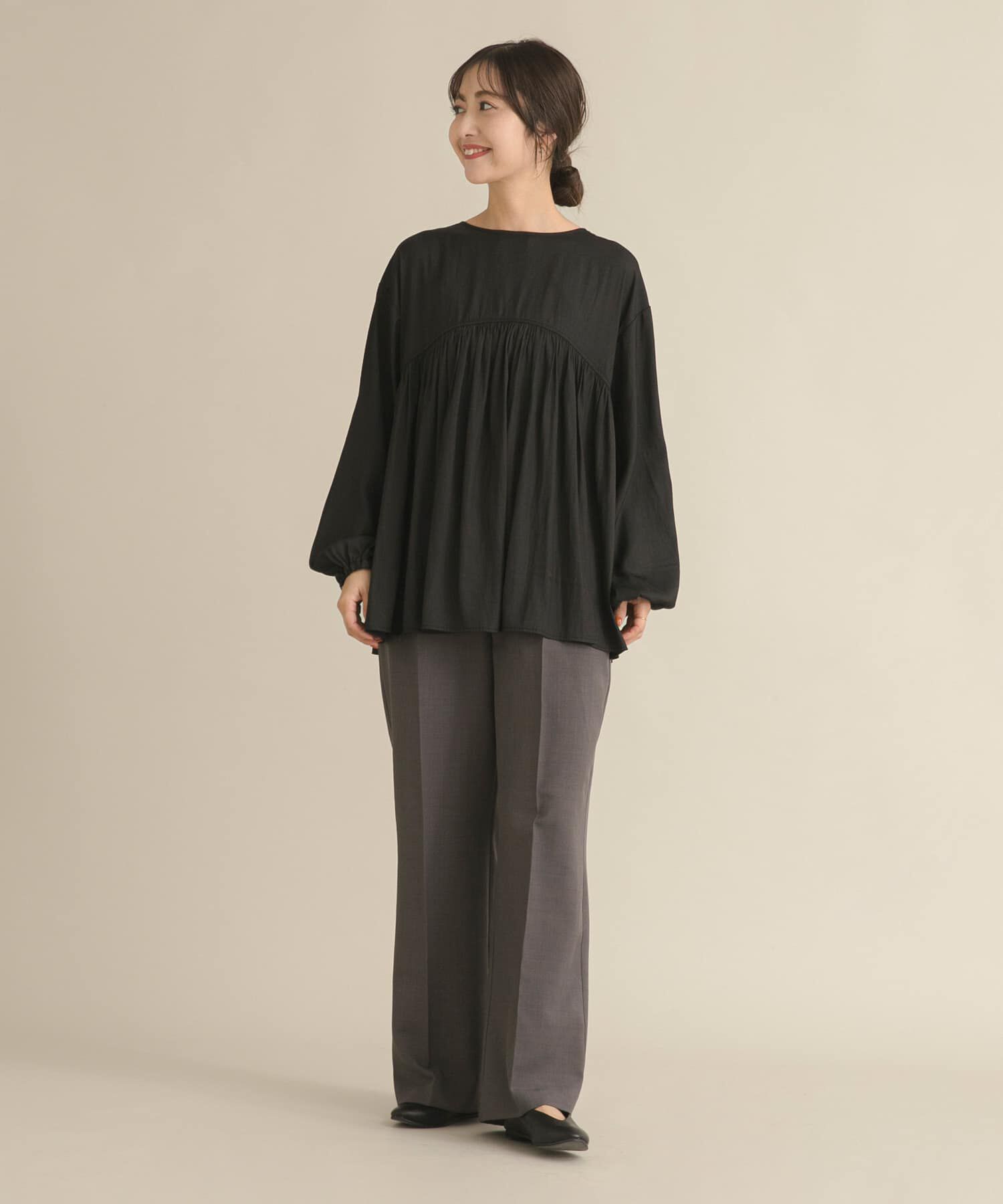 URBAN RESEARCH DOORS「『スタッフ企画』センタープレスフレアパンツ」|その他|チャコールグレー