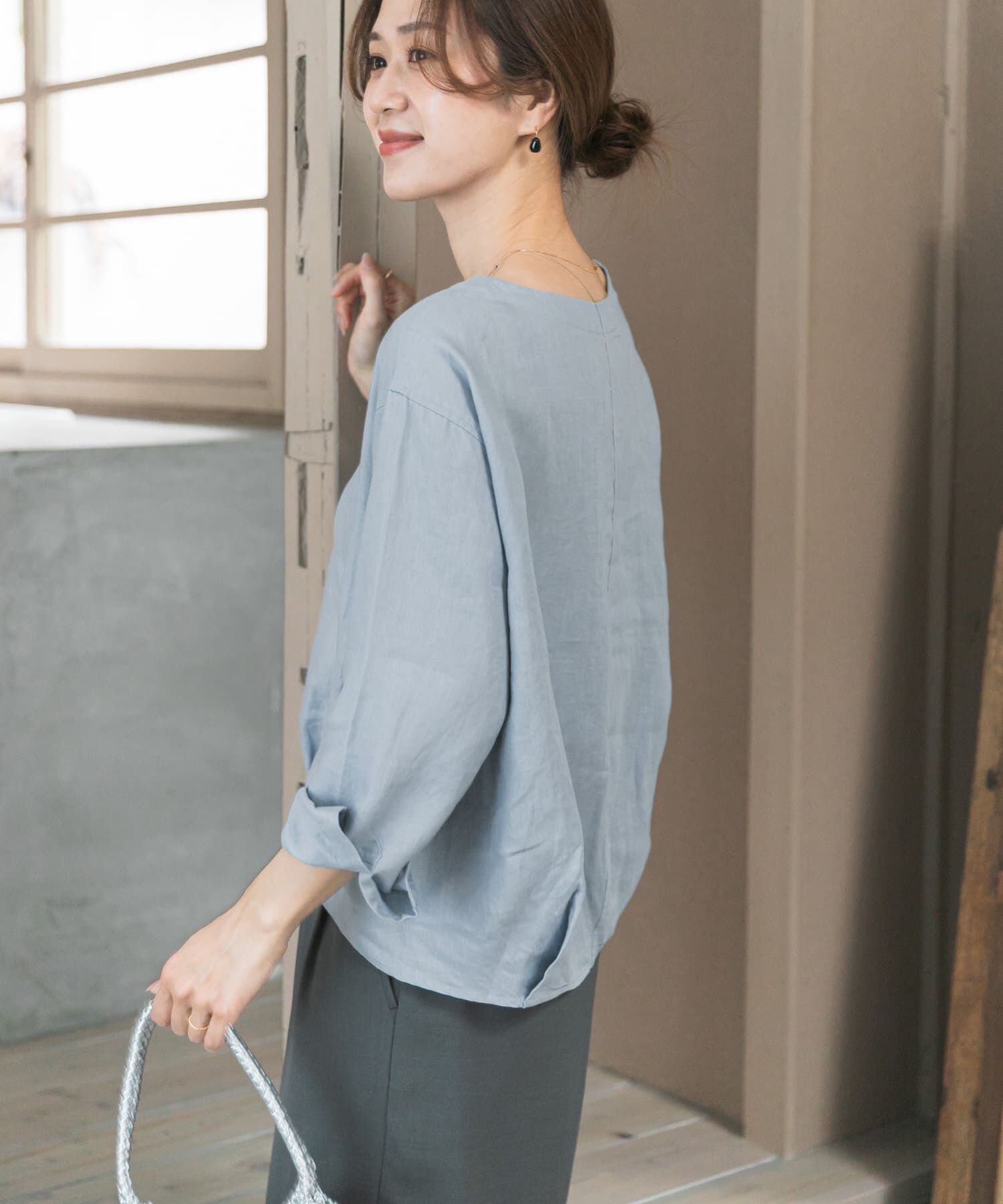 URBAN RESEARCH DOORS「リネンフロントギャザープルオーバー」|シャツ・ブラウス|
