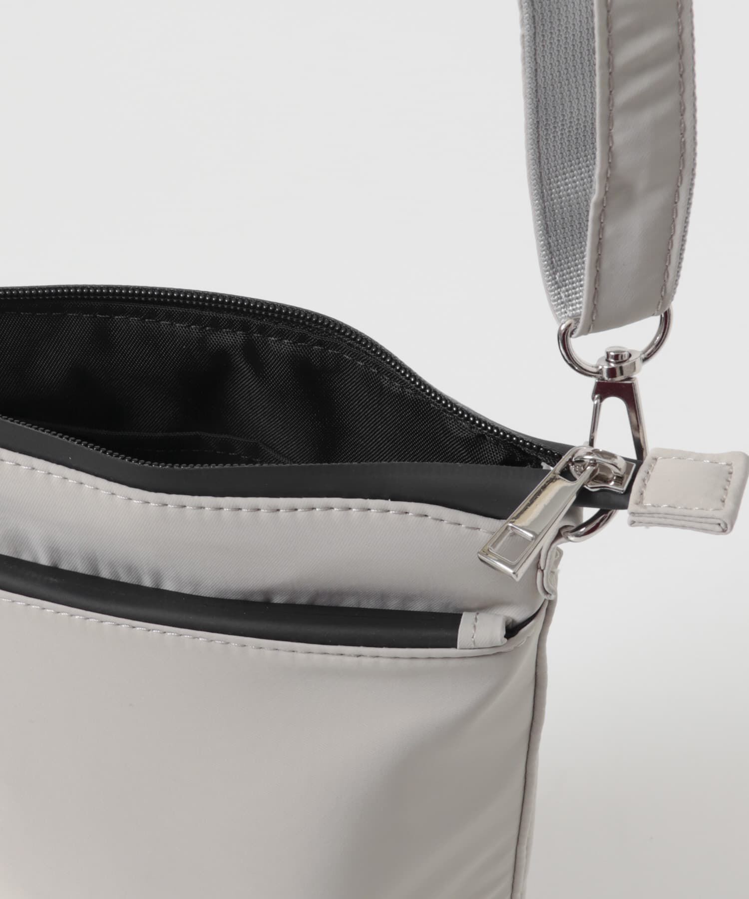 URBAN RESEARCH DOORS「撥水ショルダーバッグ」|ショルダー・メッセンジャー|