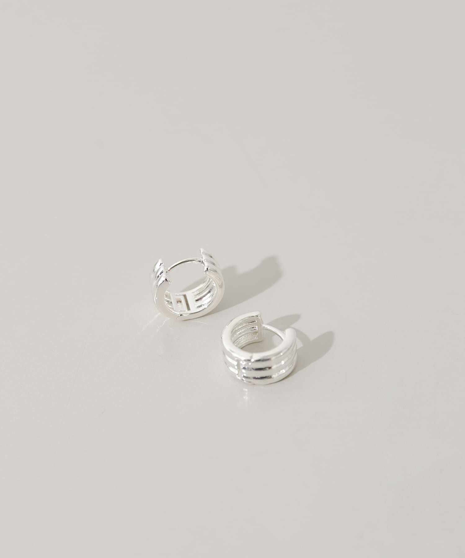 SMELLY「スリーラインミニフープピアス」|ピアス|