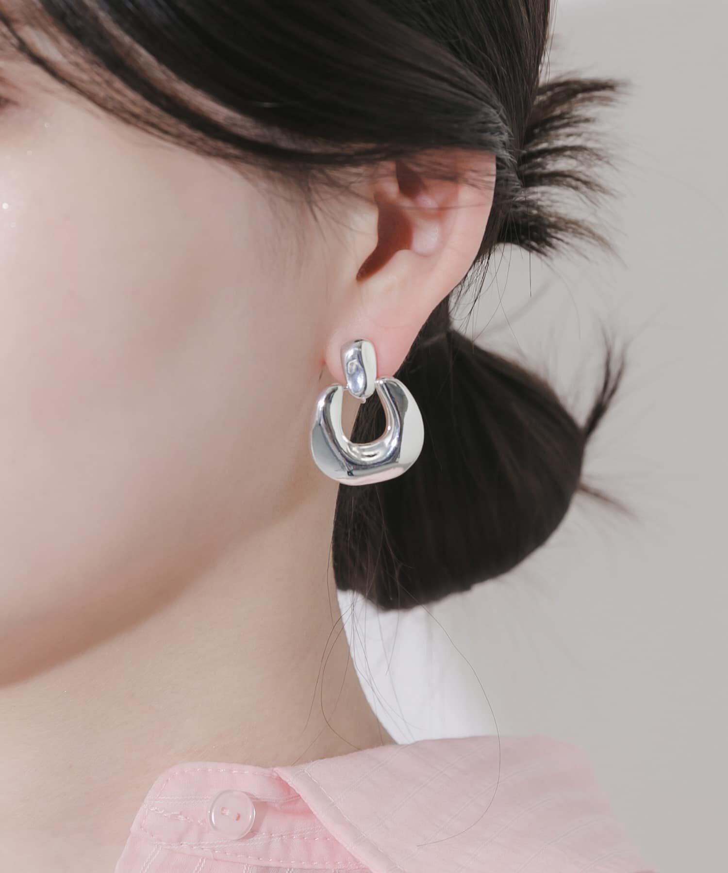 SMELLY「ボリュームメタルUイヤリング」|イヤリング|シルバー