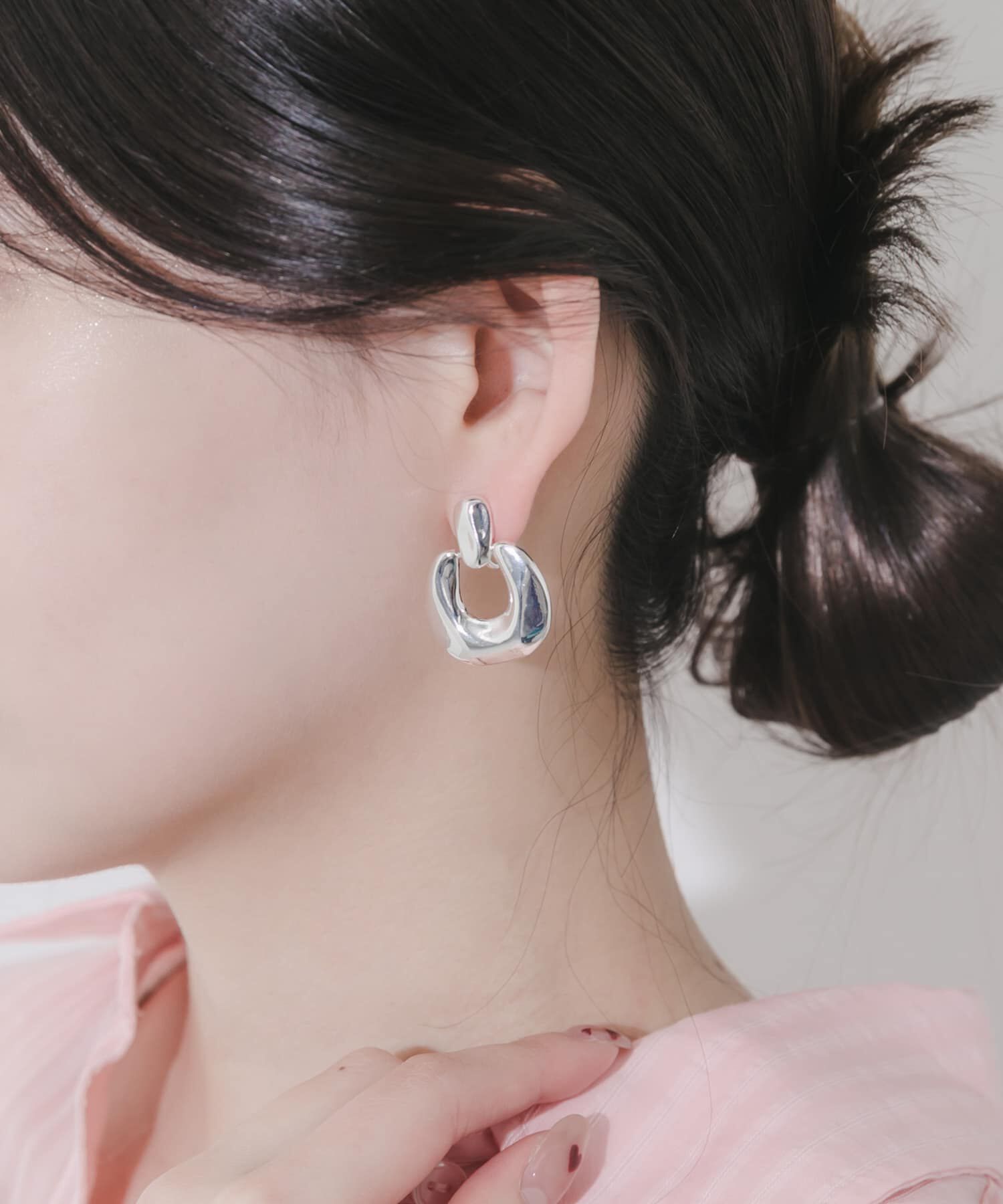 SMELLY「ボリュームメタルUイヤリング」|イヤリング|