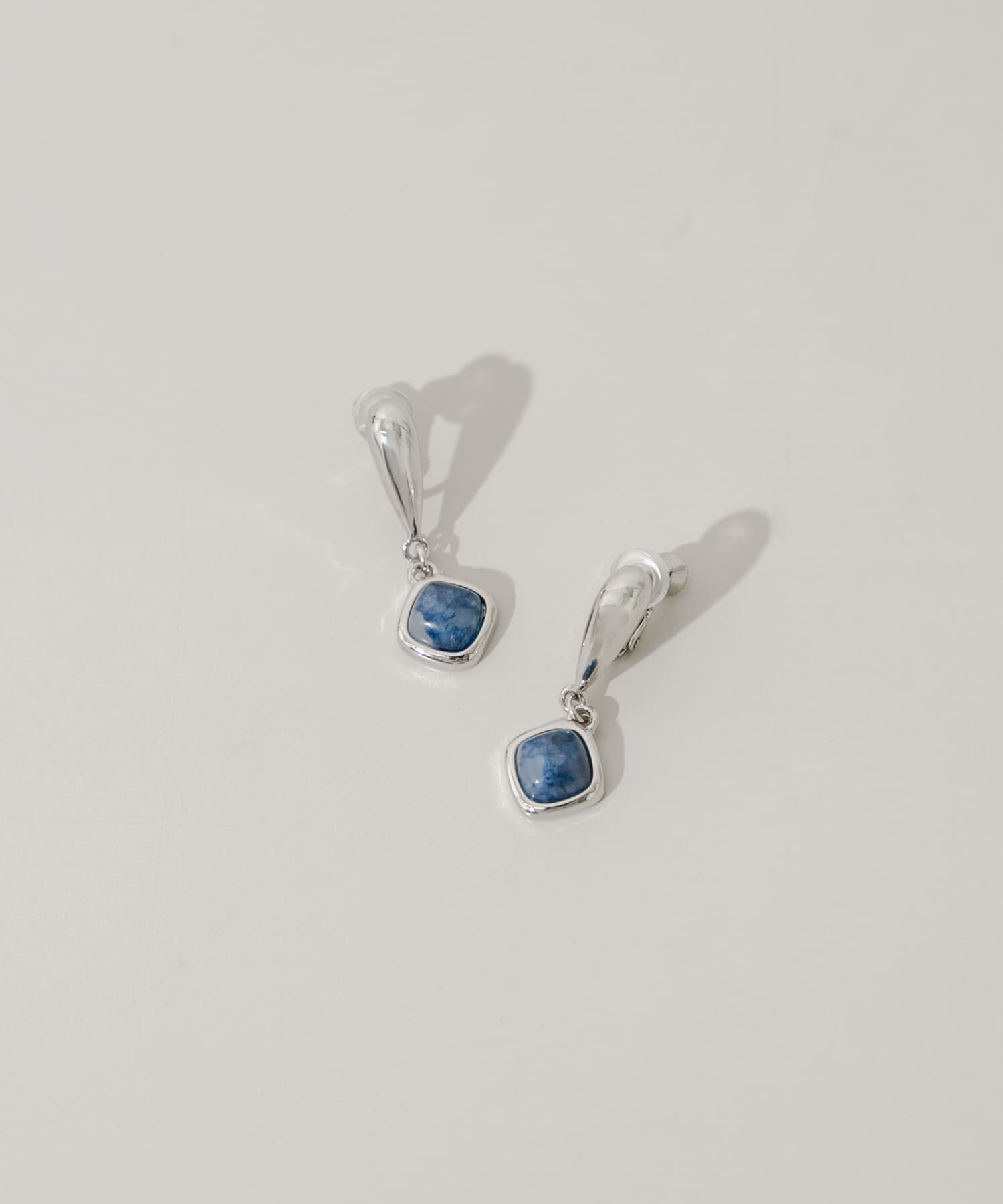 SMELLY「マーブルスクエアスウィングイヤリング」|イヤリング|