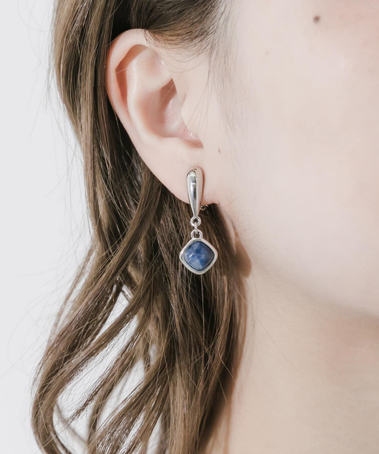 SMELLY「マーブルスクエアスウィングイヤリング」|イヤリング|