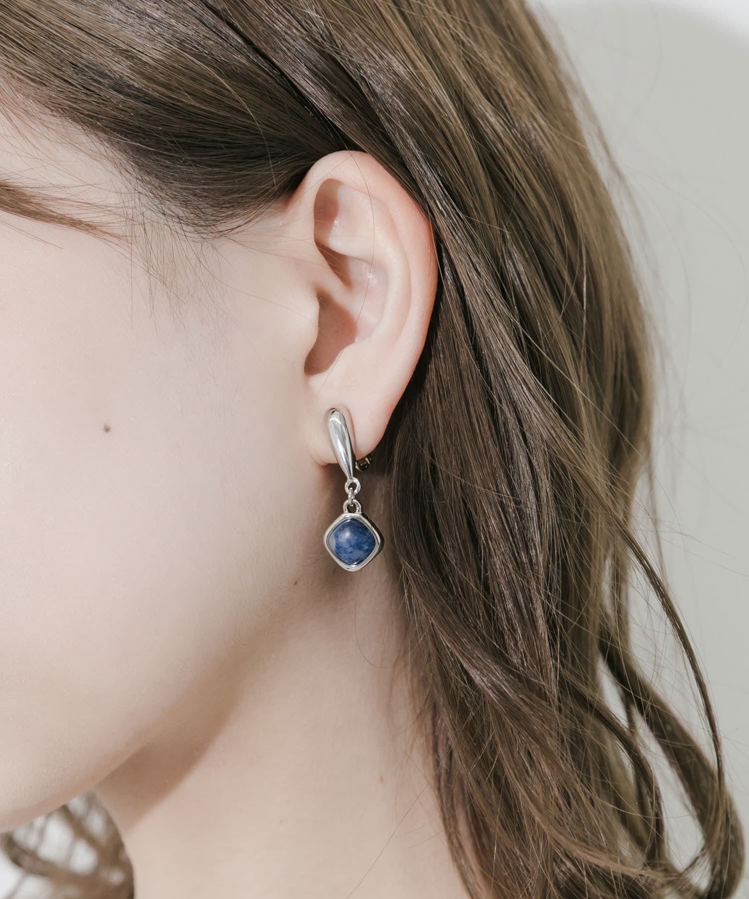 SMELLY「マーブルスクエアスウィングイヤリング」|イヤリング|