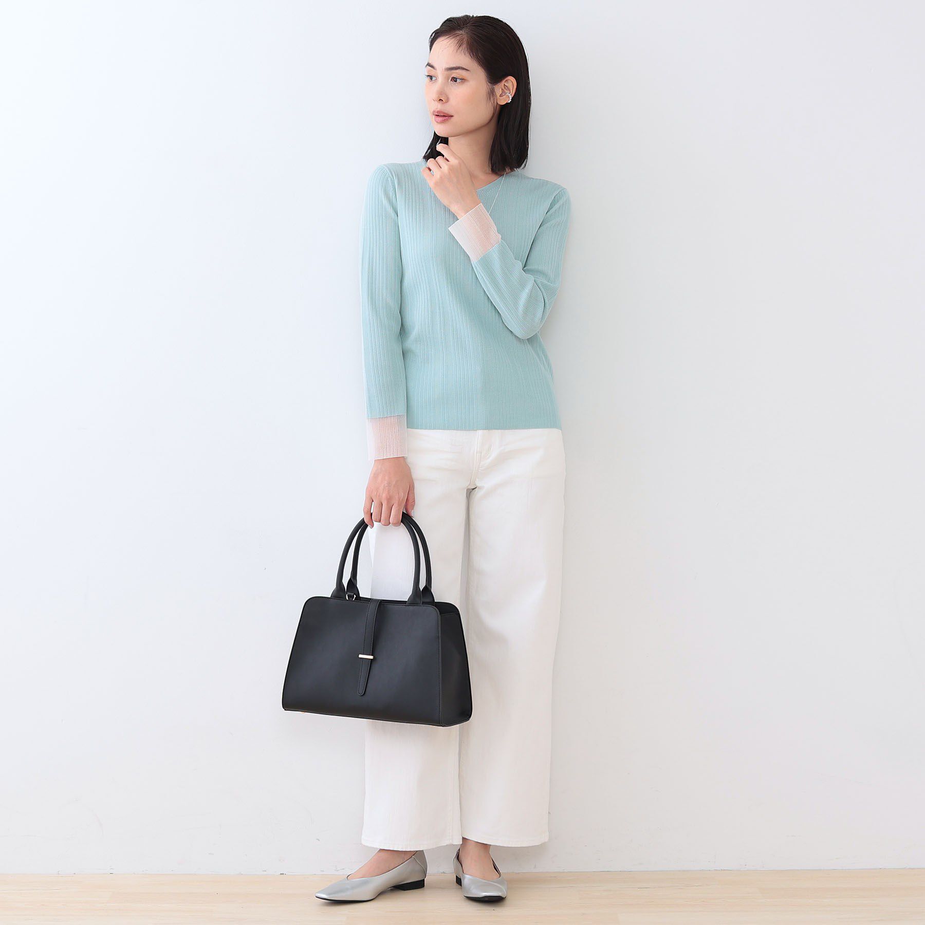 INDIVI「【洗える／袖口シアー】コンパクトVネックニット」|ニット・セーター|