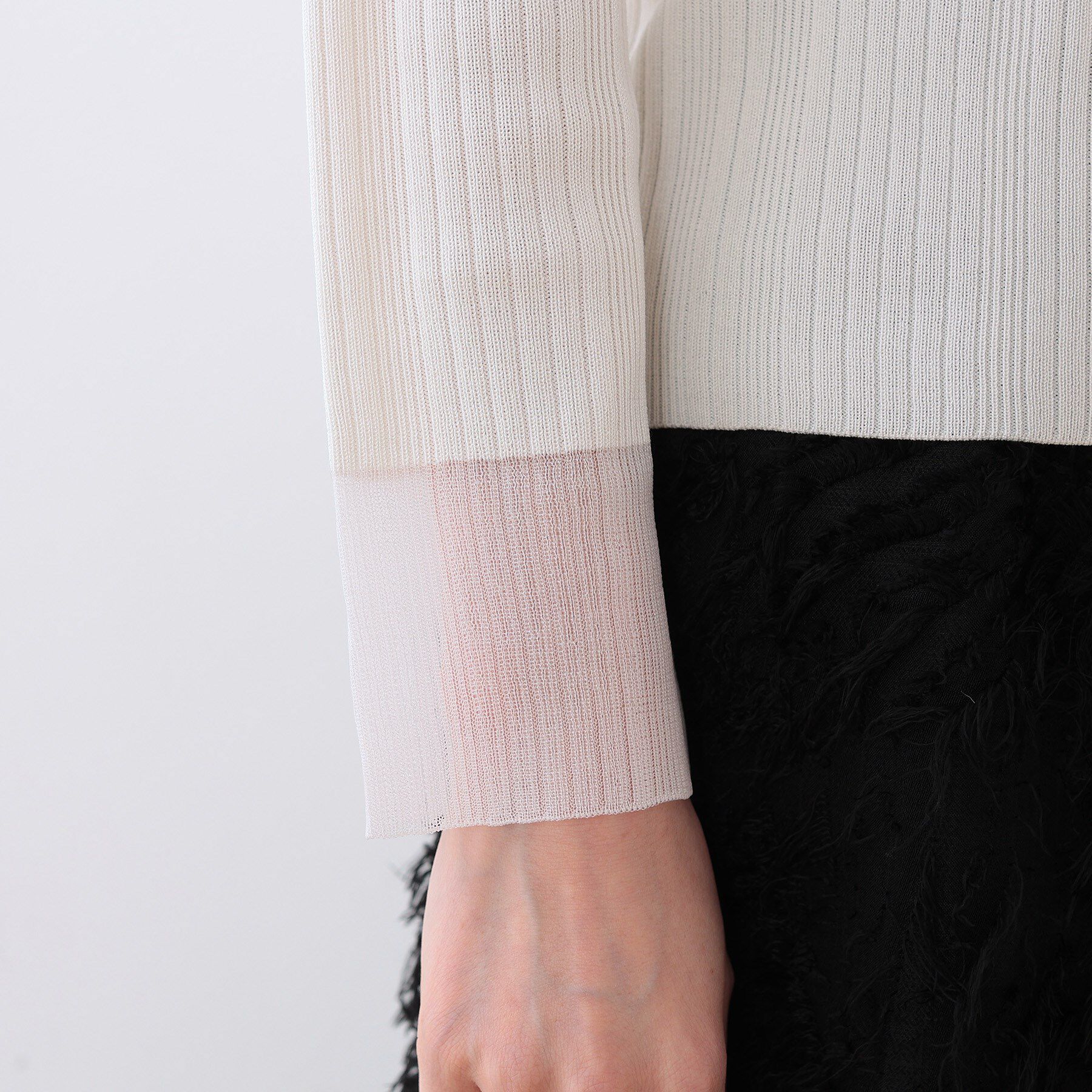 INDIVI「【洗える／袖口シアー】コンパクトVネックニット」|ニット・セーター|