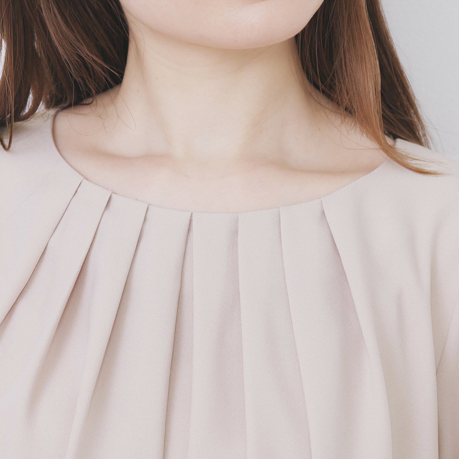 index「クルーネックタックブラウス【洗濯機OK/防シワ/イージーアイロン】」|シャツ・ブラウス|