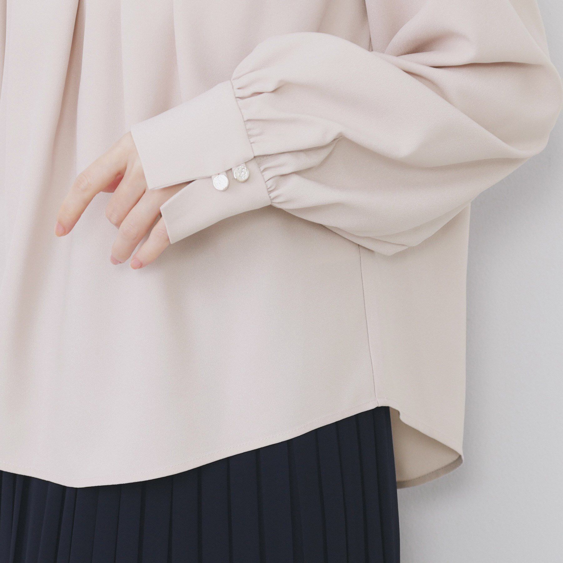 index「クルーネックタックブラウス【洗濯機OK/防シワ/イージーアイロン】」|シャツ・ブラウス|