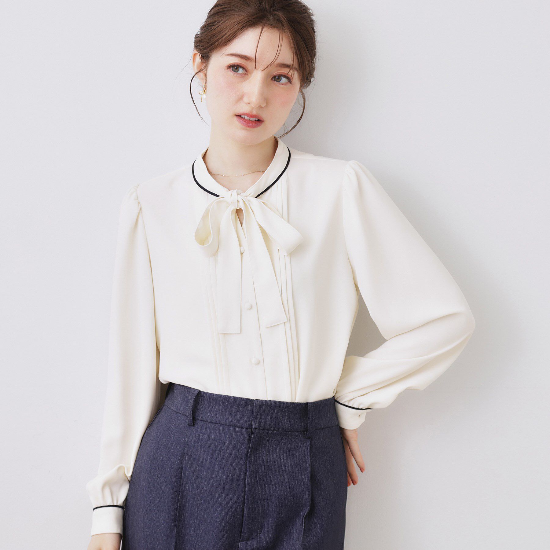 Couture broach「【ハレの日・通勤】配色タックタイブラウス」|シャツ・ブラウス|