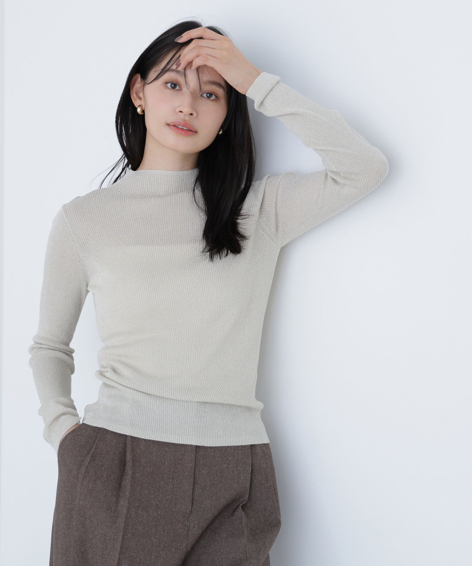 「シャイニーハイネックニット」|ニット・セーター|ベージュ