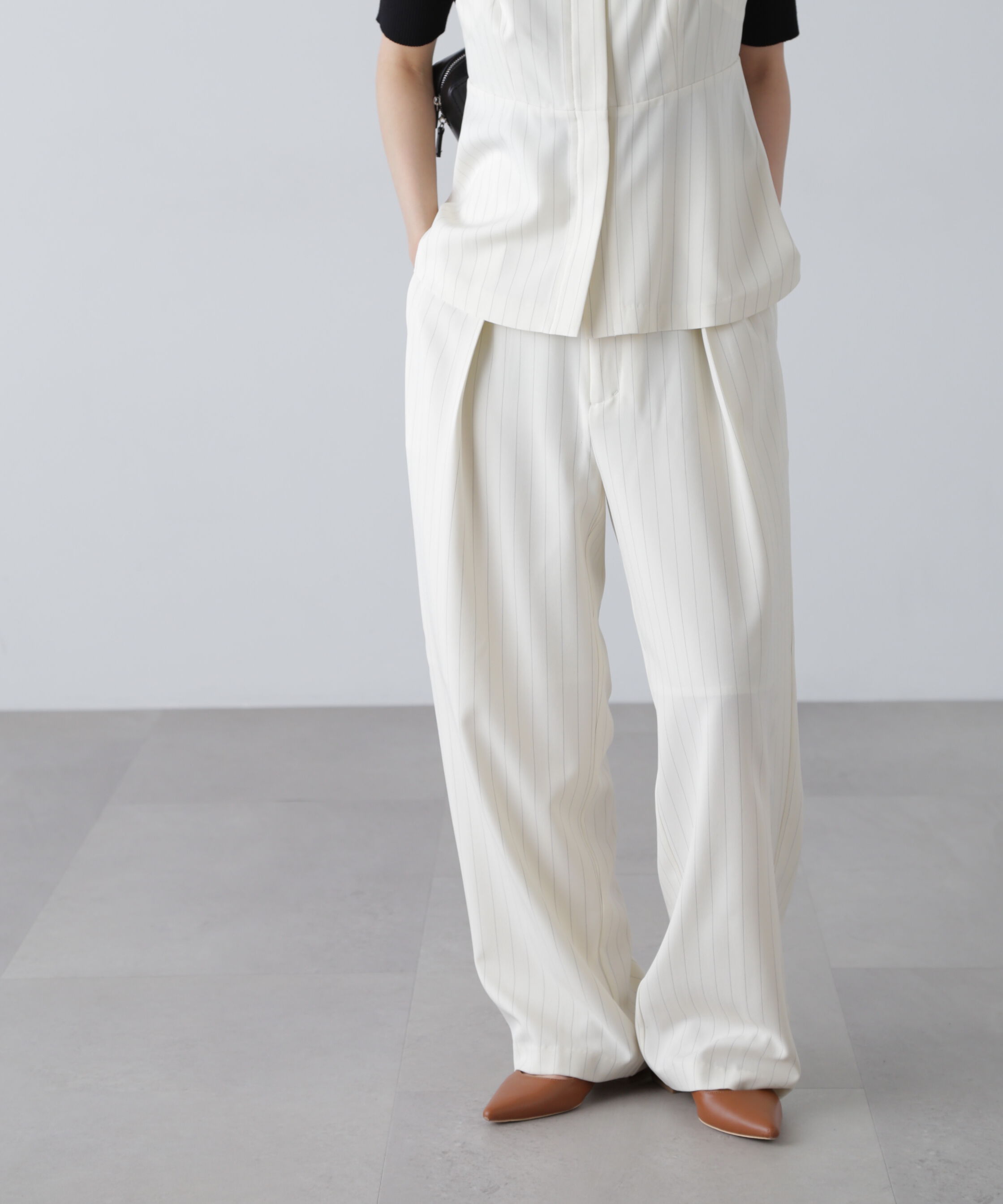  「〈セットアップ対応〉タックセミワイドパンツ」|その他|ホワイトベー 1