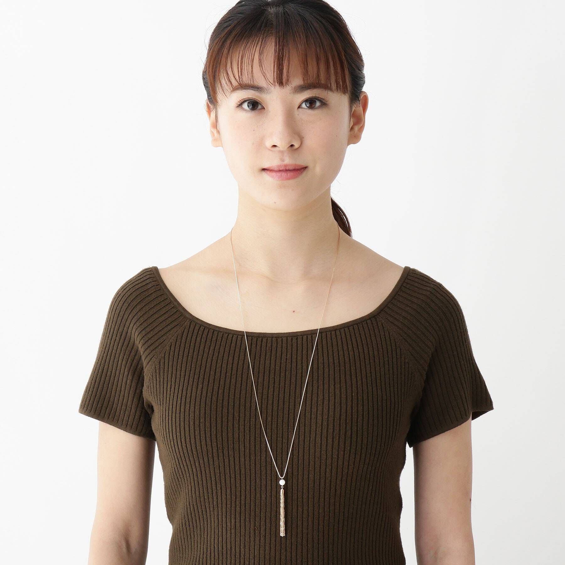 COCOSHNIK「K10カラーストーン（マザーオブパール）タッセル ネックレス」|ネックレス|