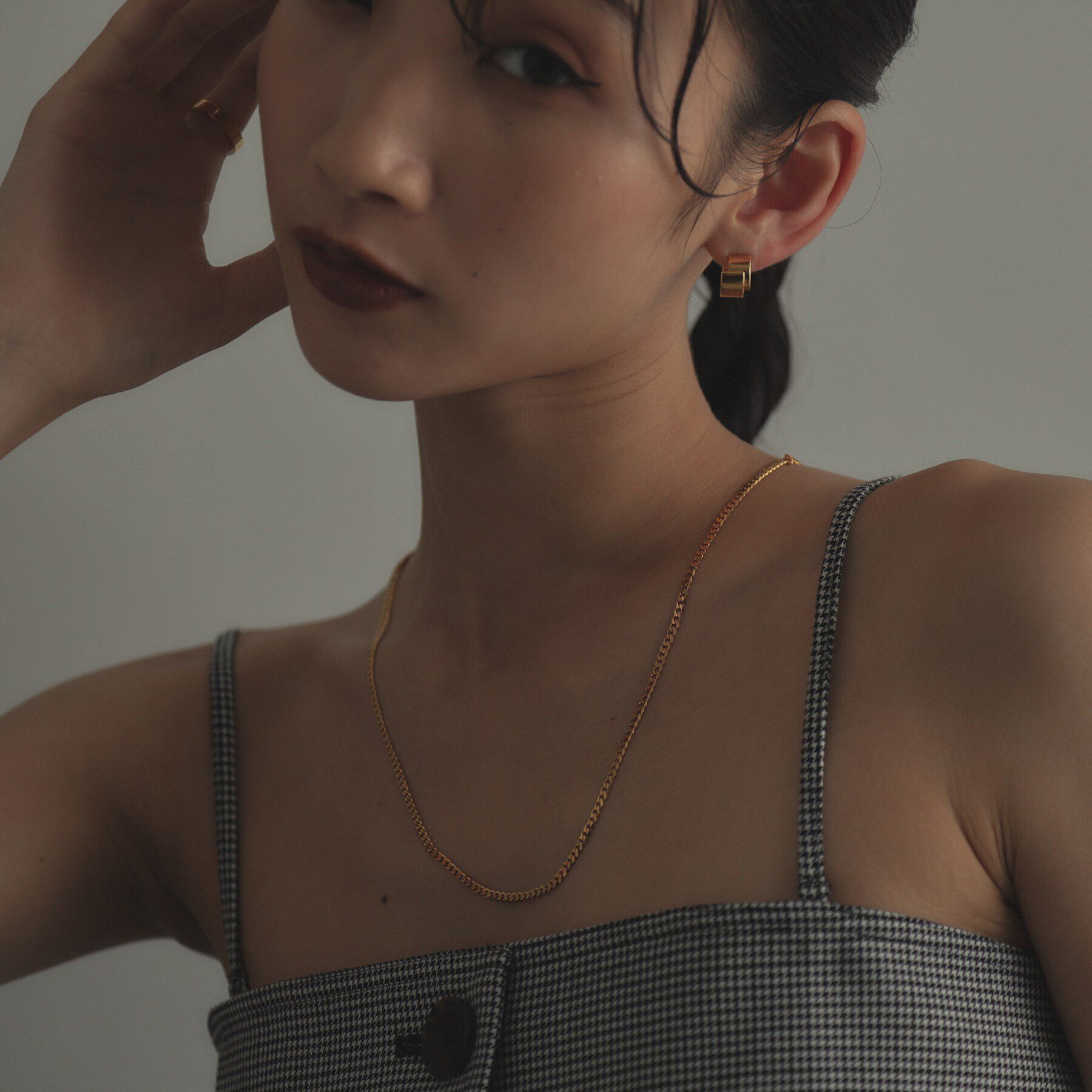 COCOSHNIK ONKITSCH「シルバー デザインチェーン ライトフラットカーブネックレス（55cm） GP」|ネックレス|