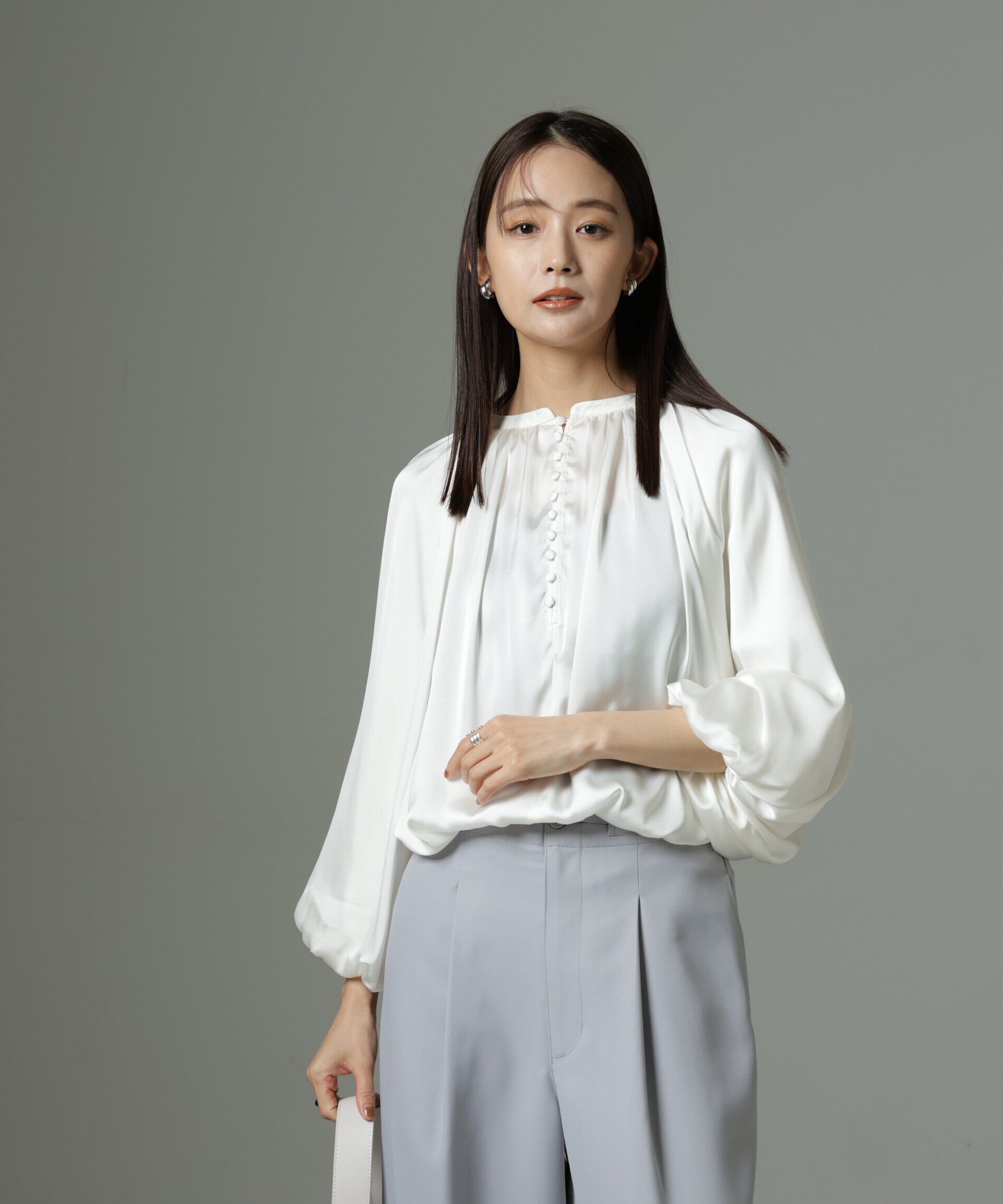 nano･universe「前後2wayサテンボリュームスリーブブラウス」|シャツ・ブラウス|