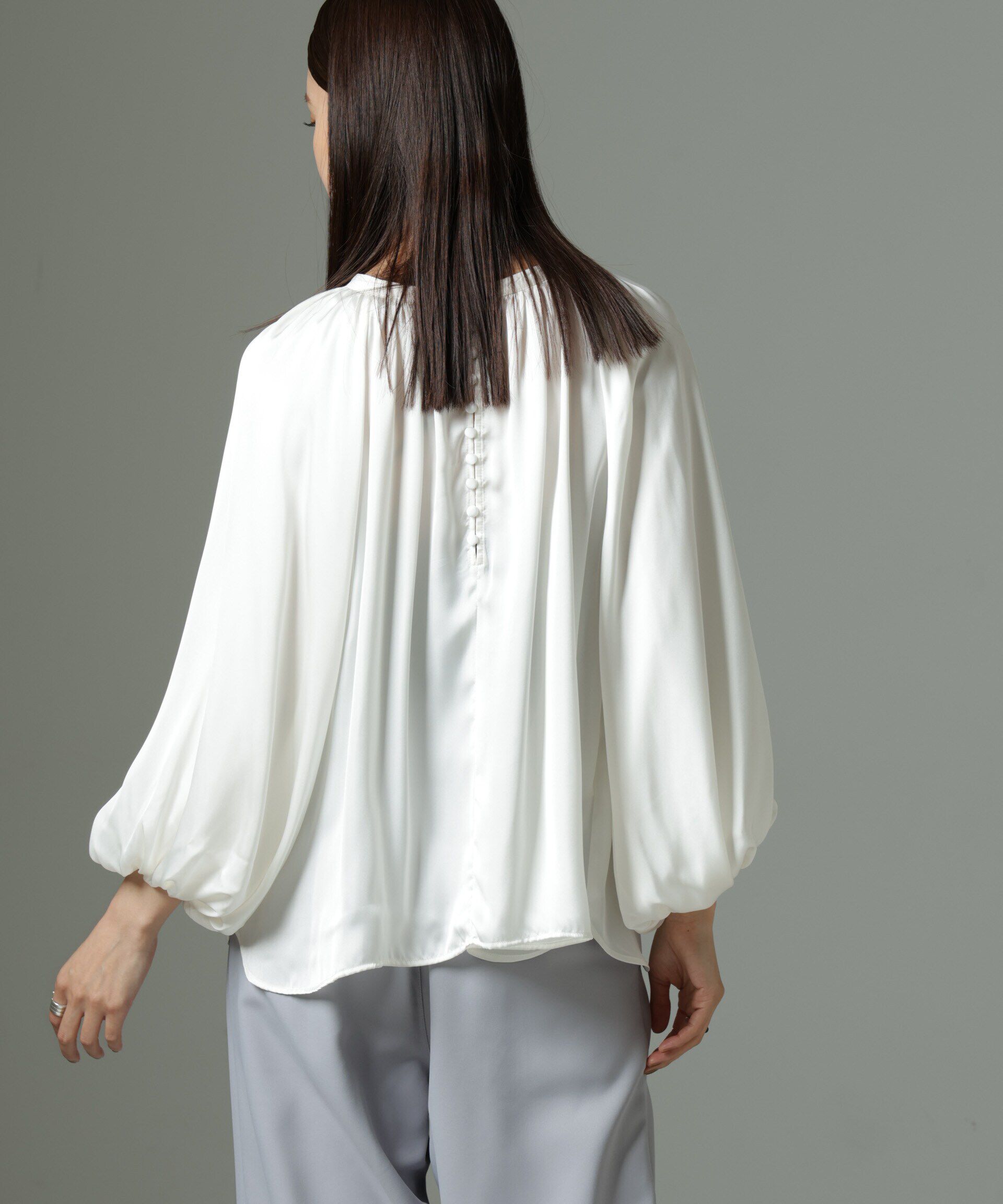 nano･universe「前後2wayサテンボリュームスリーブブラウス」|シャツ・ブラウス|