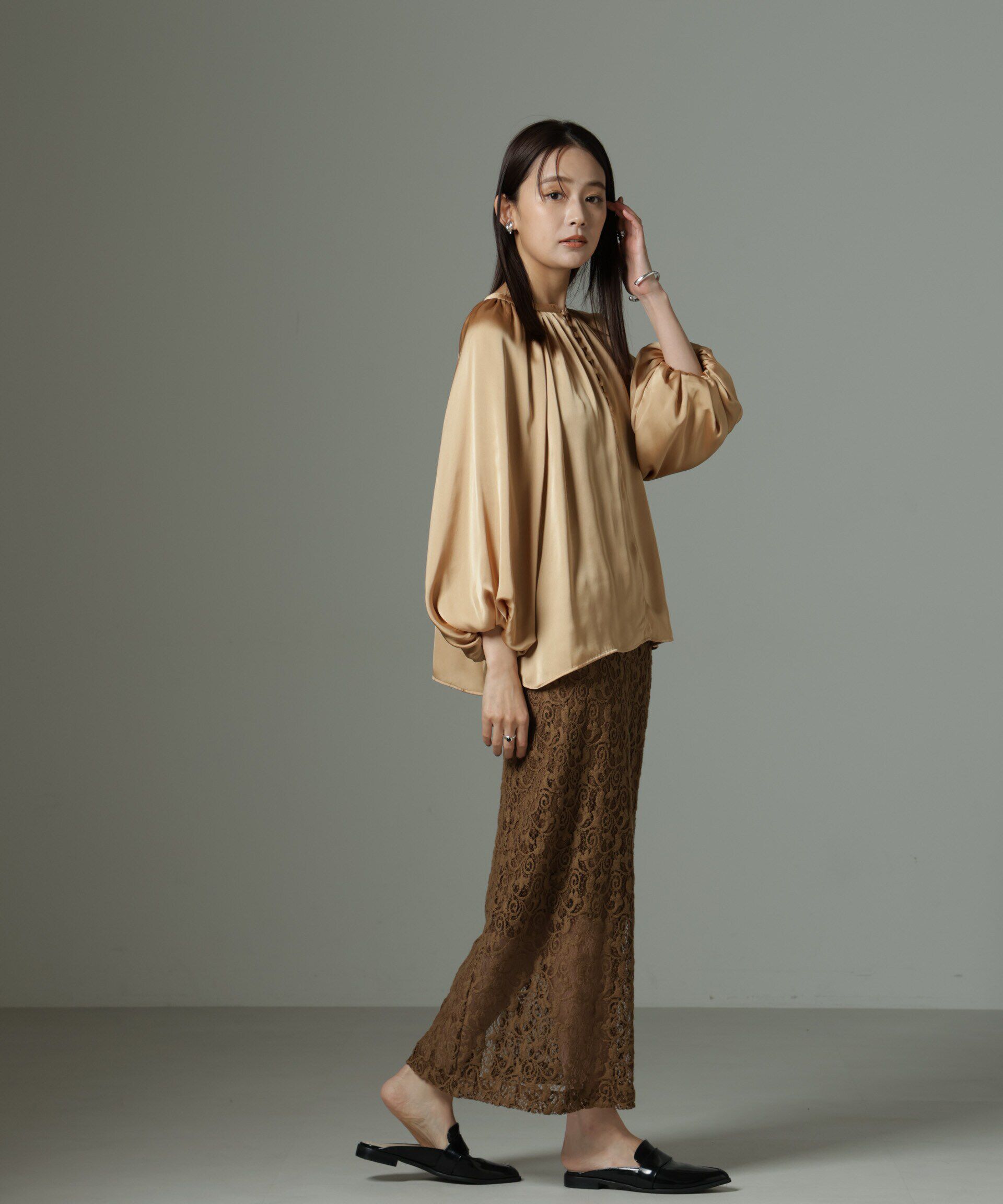 nano･universe「前後2wayサテンボリュームスリーブブラウス」|シャツ・ブラウス|