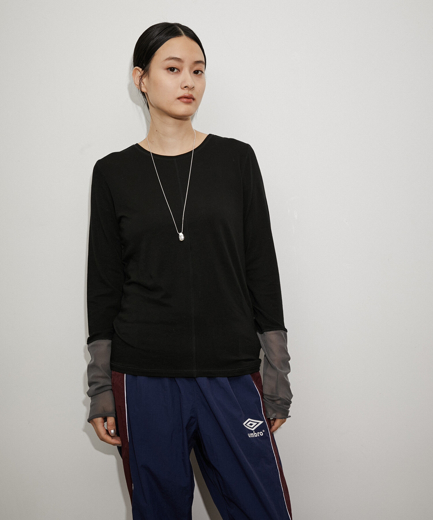 ADAM ET ROPE'「【サステナブル】エアリーシアーカフスカットソー」|Tシャツ・カットソー|ブラック(01)