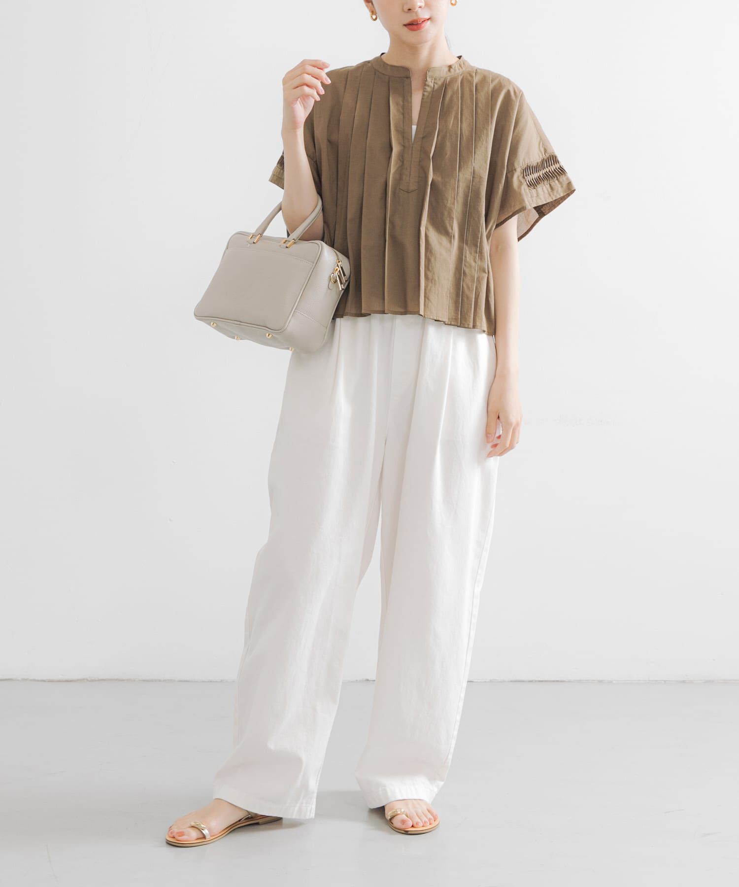 URBAN RESEARCH「ハーフスリーブタックショートシャツ」|シャツ・ブラウス|