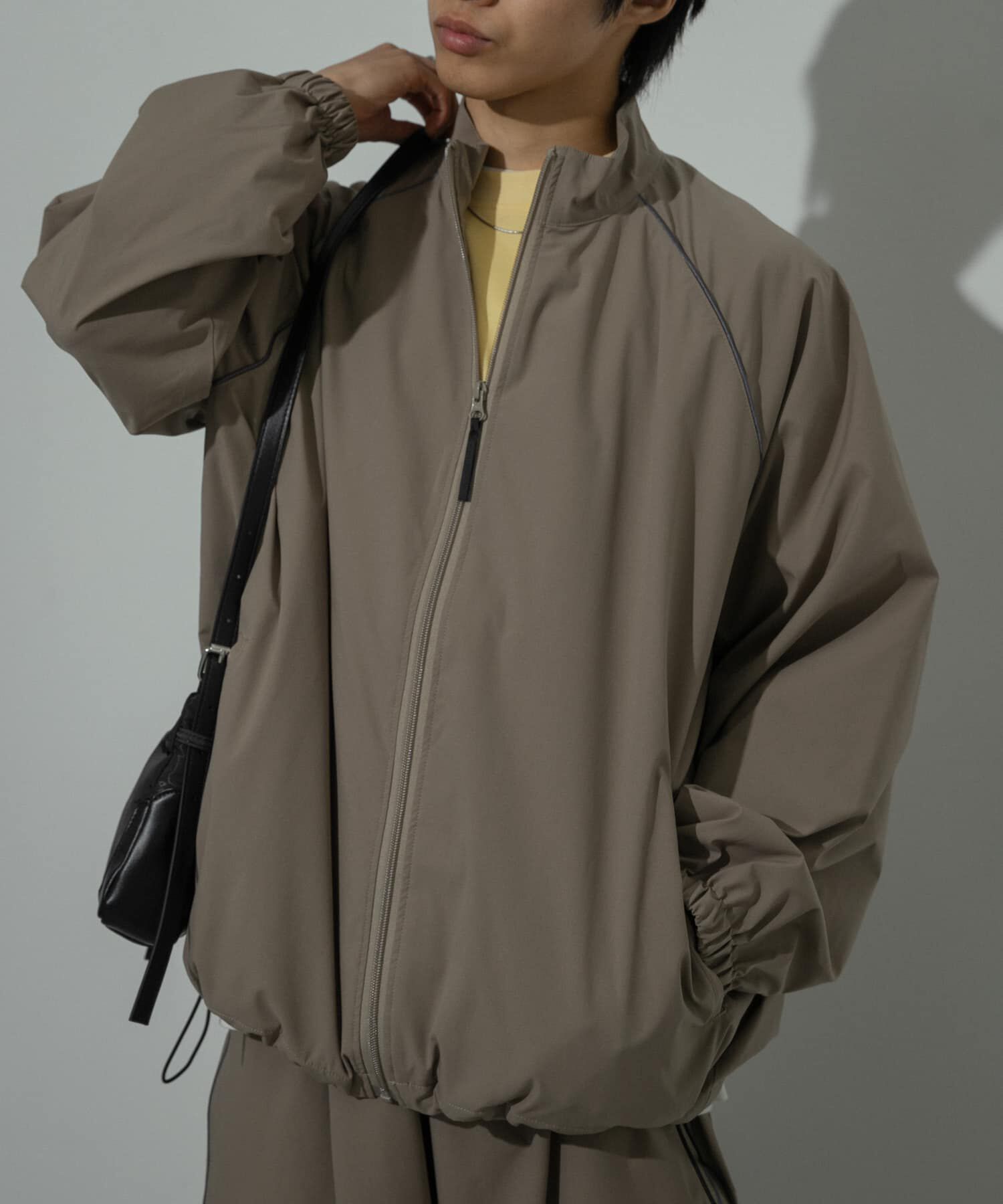 SENSE OF PLACE by URBAN RESEARCH「『セットアップ対応』パイピングスタンドブルゾン」|ブルゾン・スタジャン|ベージュ