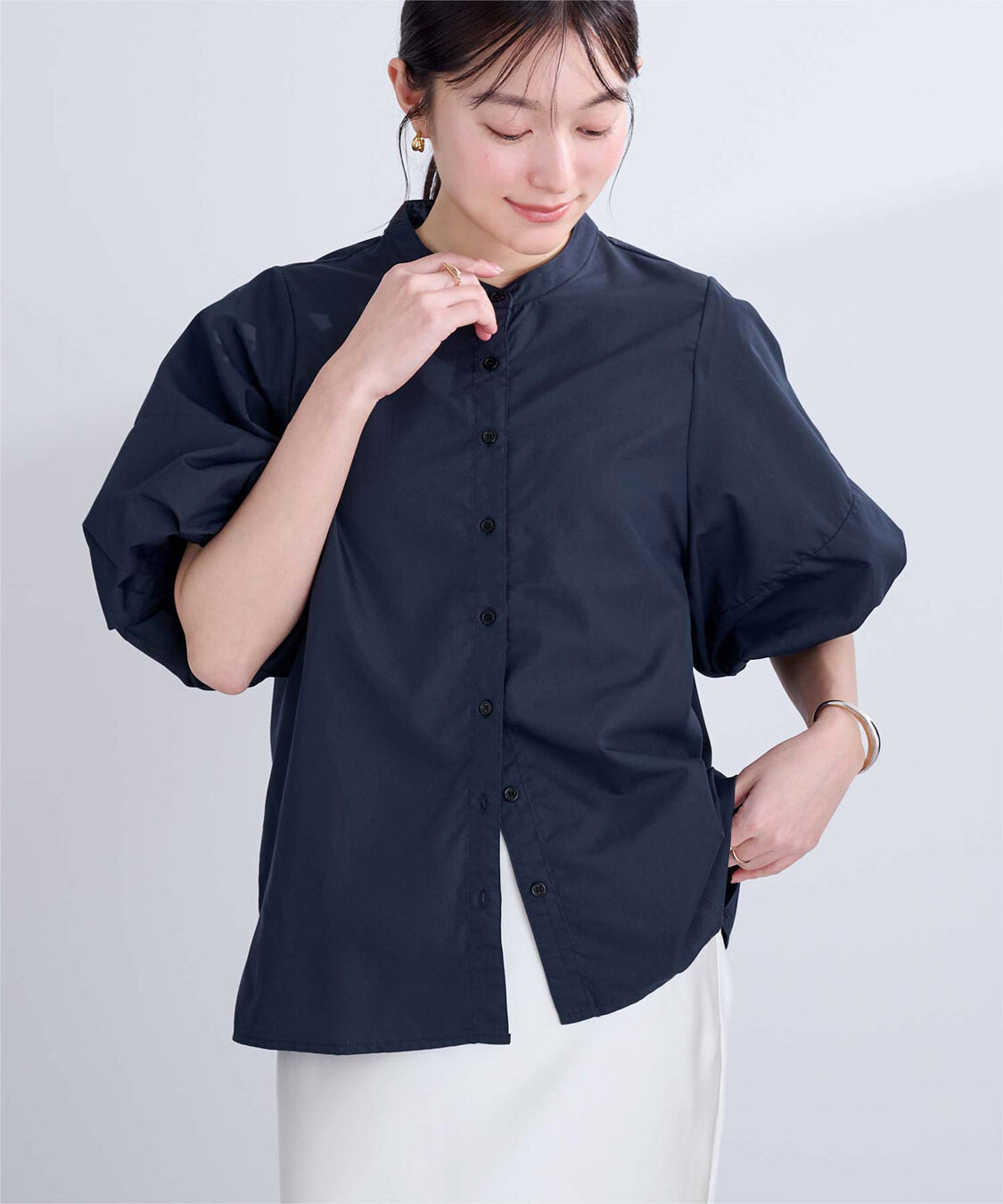 ur's「釦配色バルーンスリーブブラウス」|シャツ・ブラウス|ダークネイビー