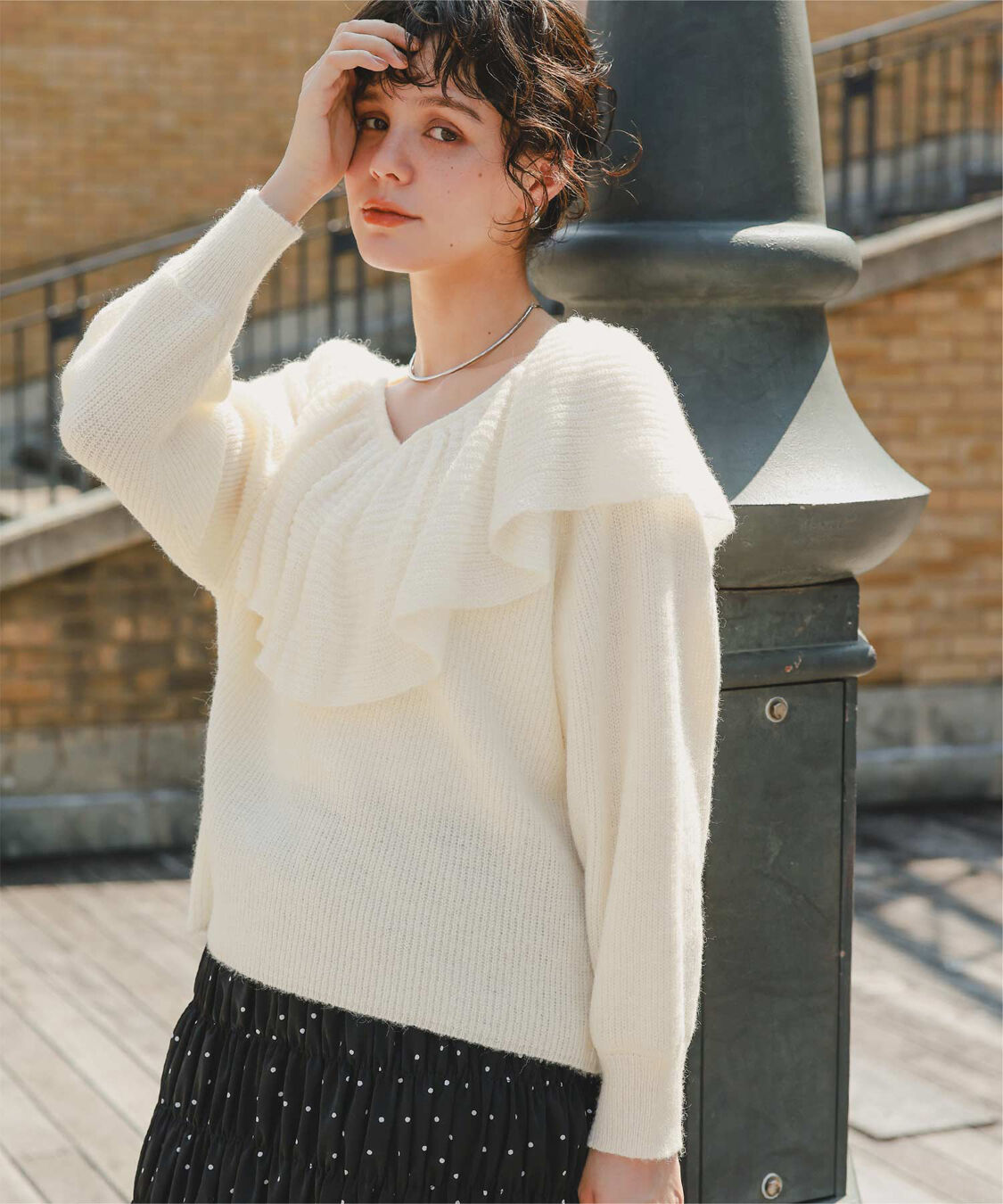 titivate「ウールブレンドギャザーフリル襟ニットトップス」|ニット・セーター|アイボリー