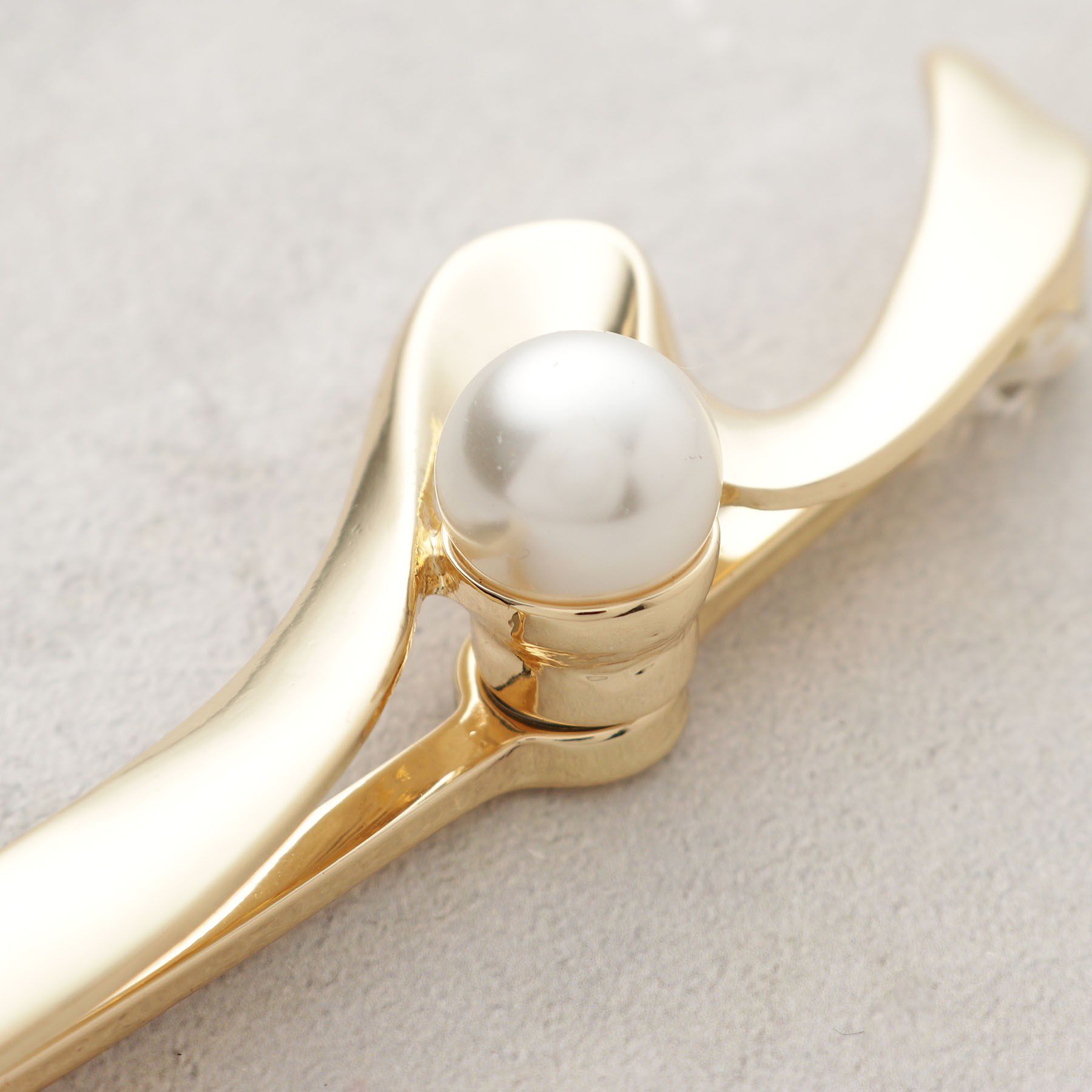 OPAQUE.CLIP「【マグネット】1粒フェイクパールラインブローチ」|ブローチ・コサージュ|