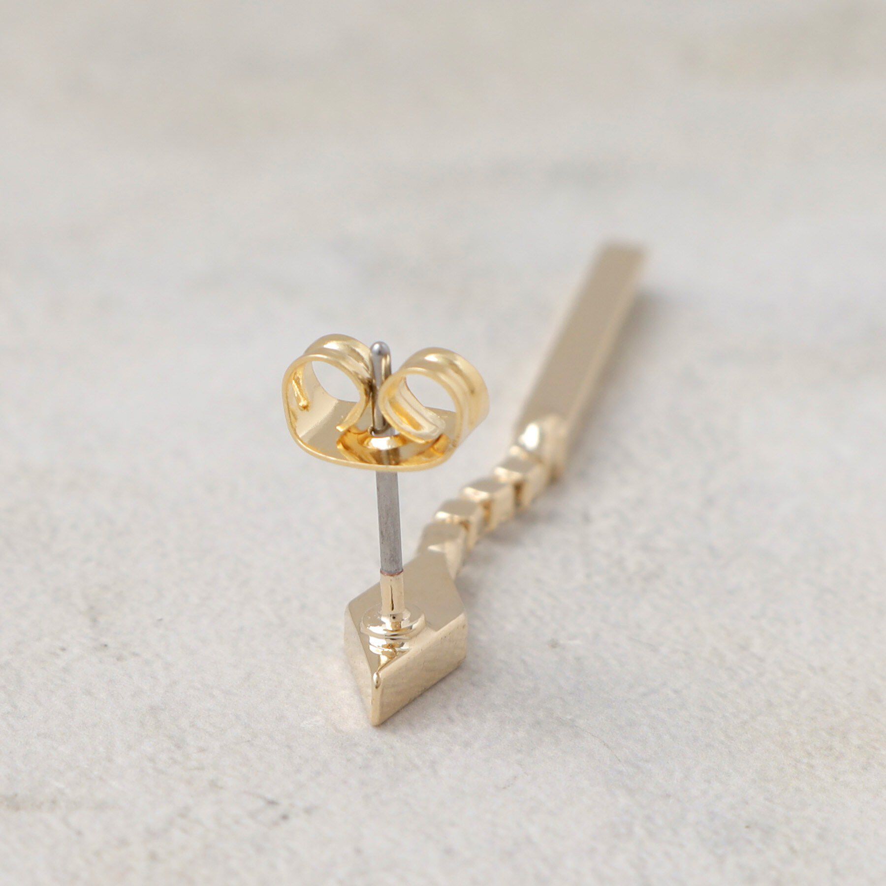 OPAQUE.CLIP「ダイヤシェイプメタル&times;ビジュー ピアス」|ピアス|