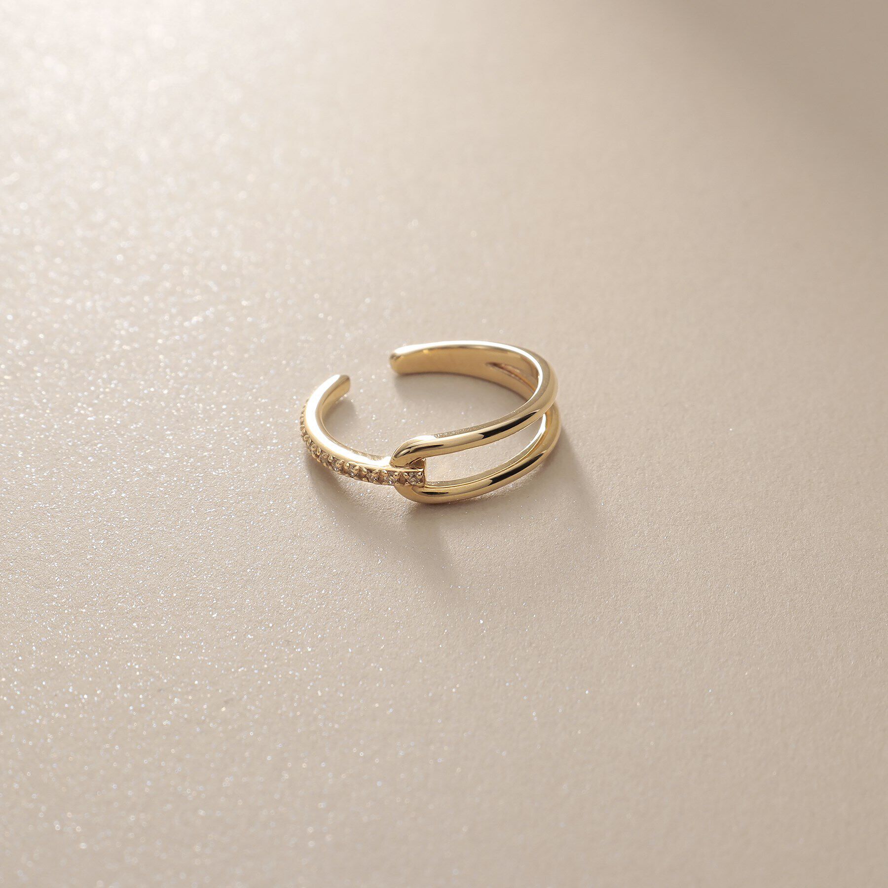 COCOSHNIK「K10ダイヤモンド ハーフノット イヤーカフ」|イヤリング|