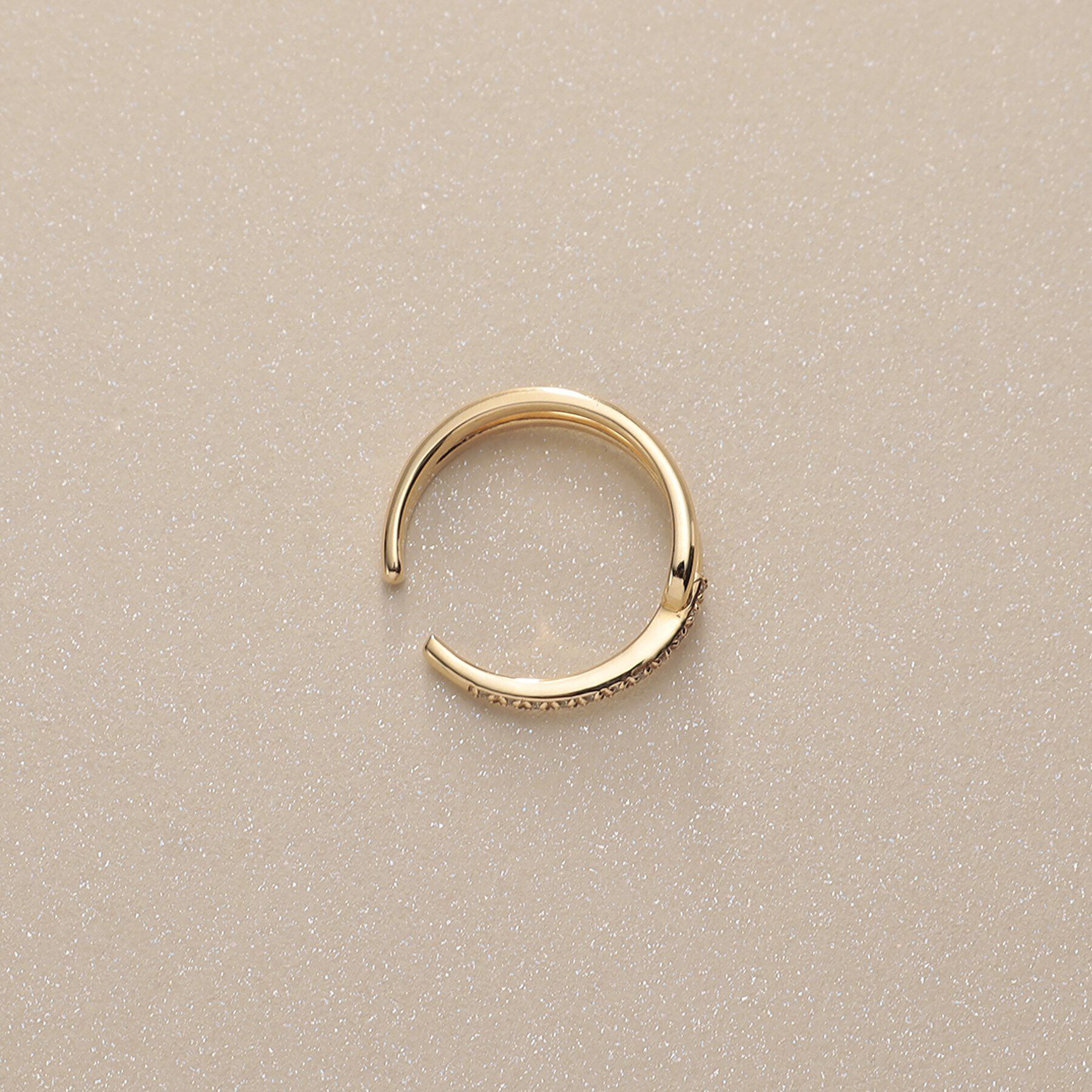 COCOSHNIK「K10ダイヤモンド ハーフノット イヤーカフ」|イヤリング|