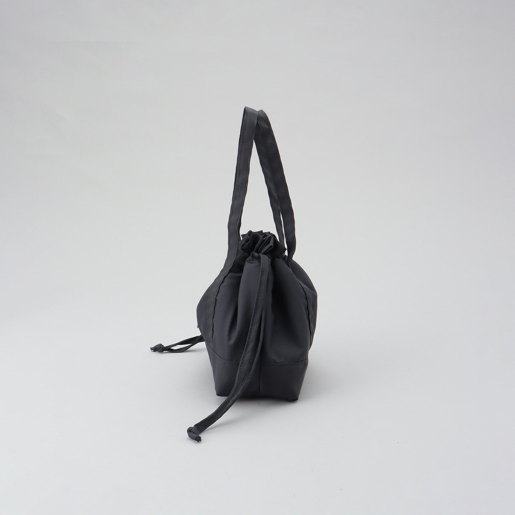 212 KITCHEN STORE「マテリアランチ 保冷巾着Ｍ チャコール」|食器・キッチングッズ|