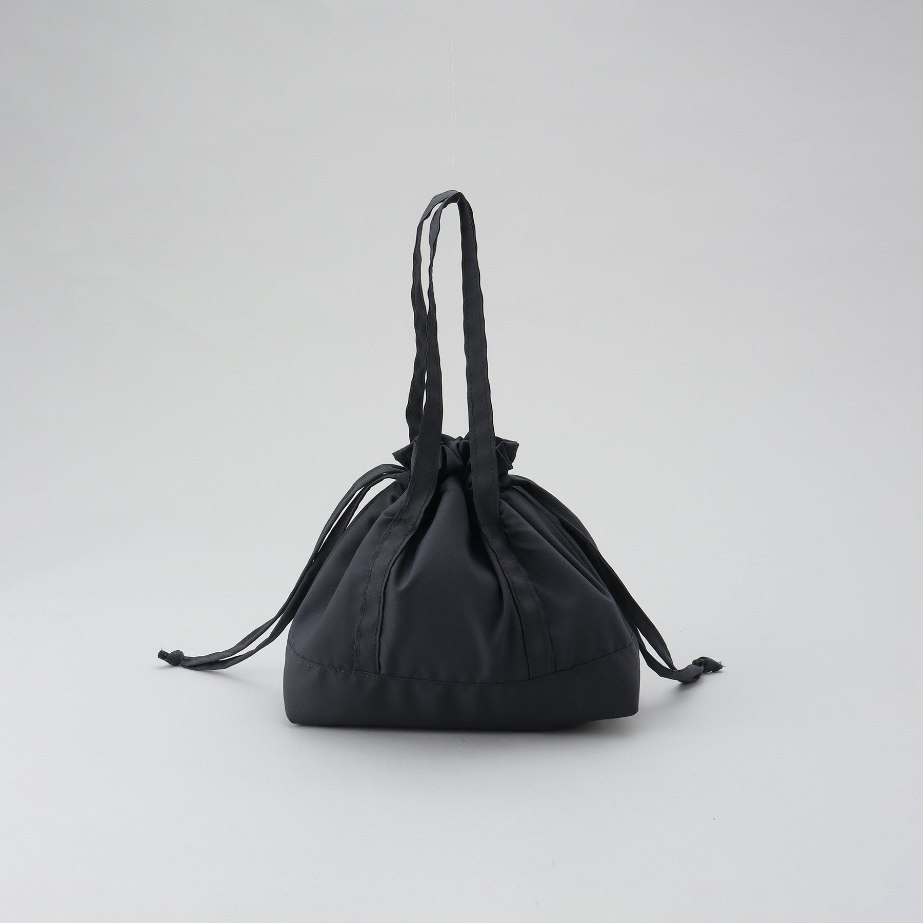 212 KITCHEN STORE「マテリアランチ 保冷巾着Ｍ チャコール」|食器・キッチングッズ|