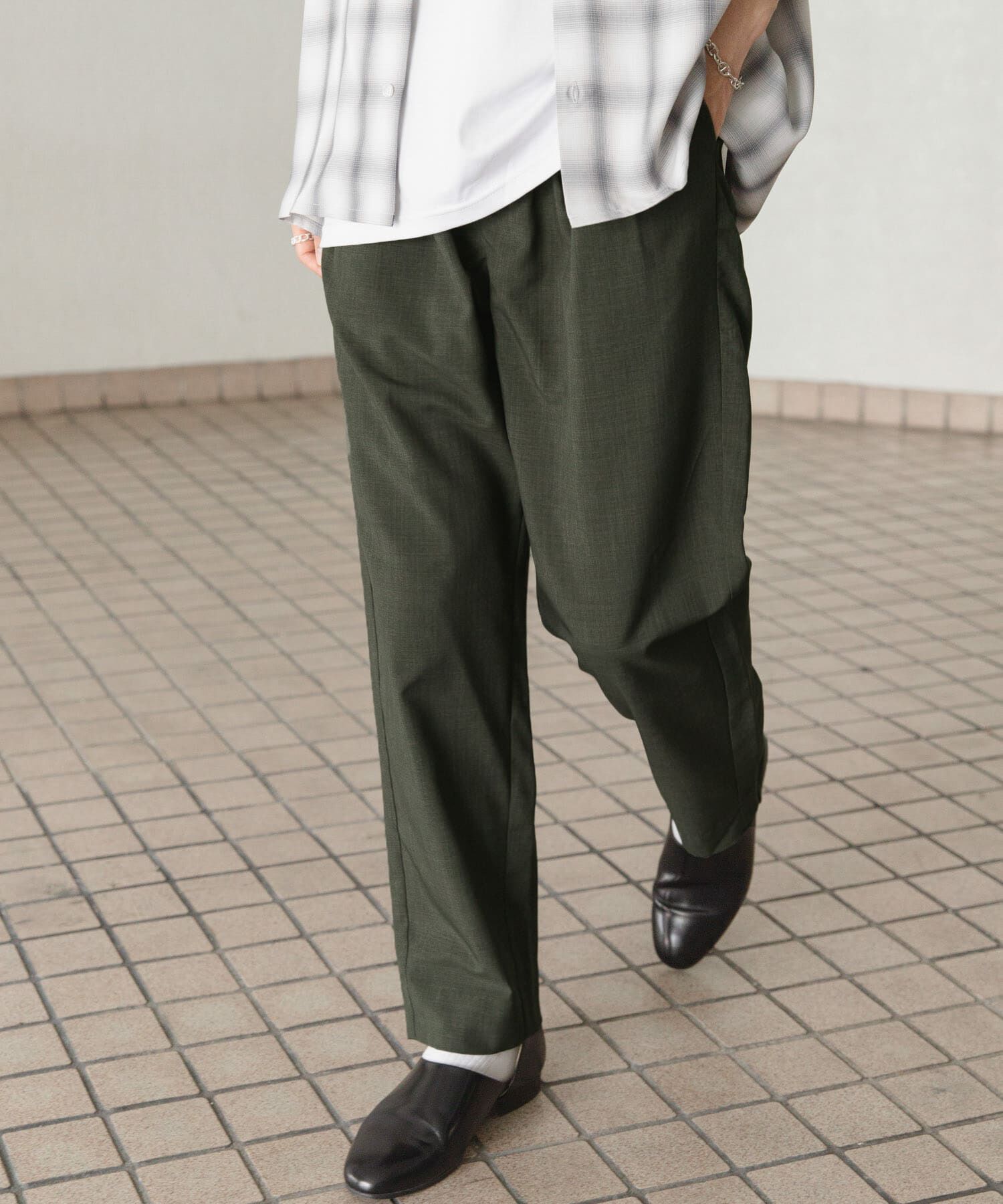 SENSE OF PLACE by URBAN RESEARCH「『速乾』クイックドライタックテーパードパンツ」|その他|カーキ