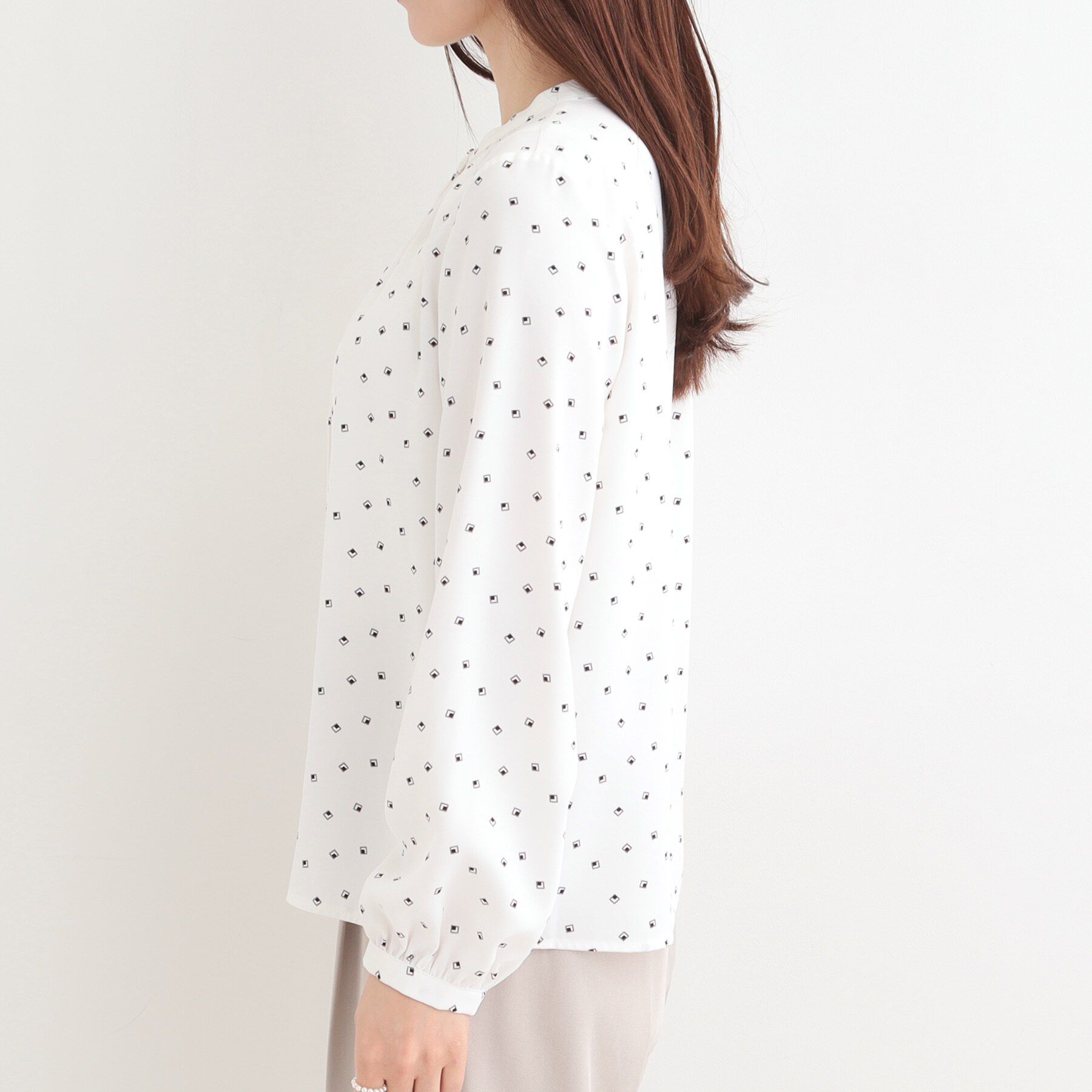 SHOO･LA･RUE「【多機能】メタルボタンがアクセント ふんわりギャザーブラウス」|シャツ・ブラウス|