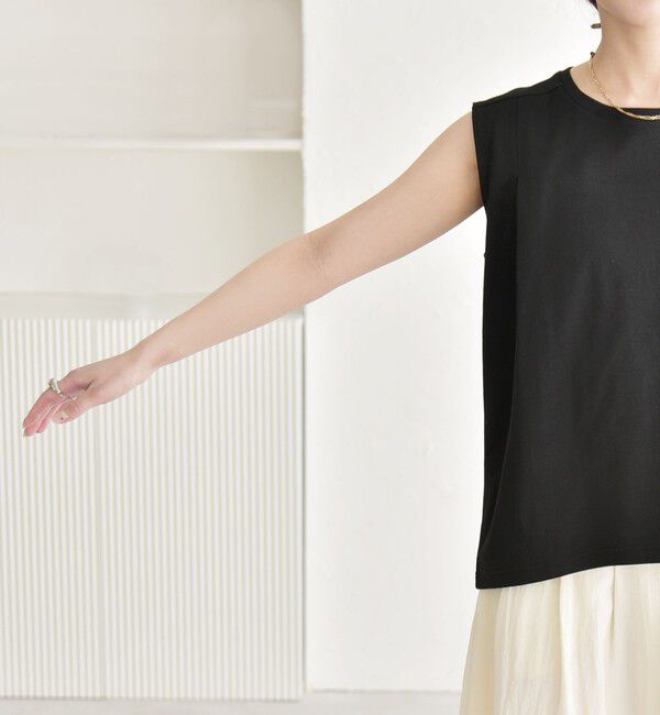 quaranciel「《予約》quaranciel:〈接触冷感/汗染み防止加工/洗濯機可能〉クルー ノースリーブ TEE」|Tシャツ・カットソー|