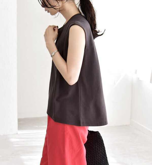 quaranciel「《予約》quaranciel:〈接触冷感/汗染み防止加工/洗濯機可能〉クルー ノースリーブ TEE」|Tシャツ・カットソー|