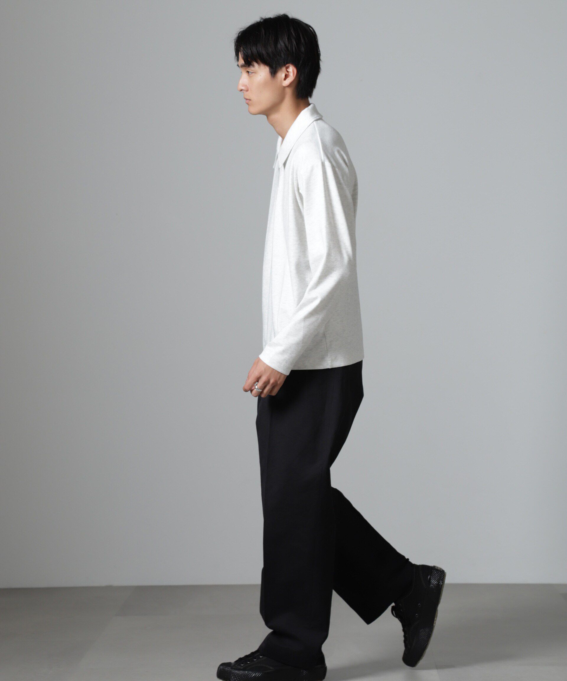 nano･universe「オイルドライク ワイドタックパンツ」|チノ|