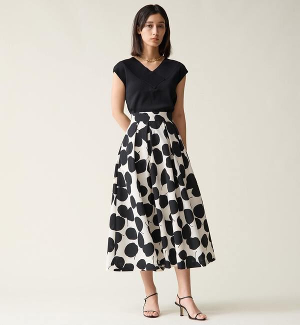 TIARA「Vネッククラシカルニット」|ニット・セーター|