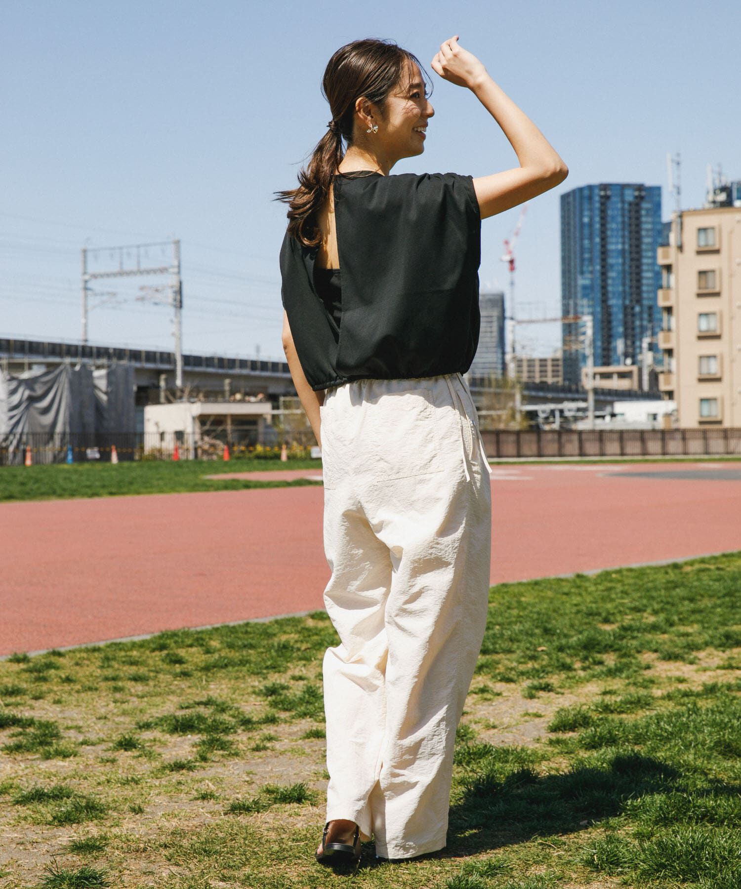 URBAN RESEARCH ROSSO「『UR TECH』F by ROSSO　UVCUTバックオープンクロップドTシャツ」|Tシャツ・カットソー|