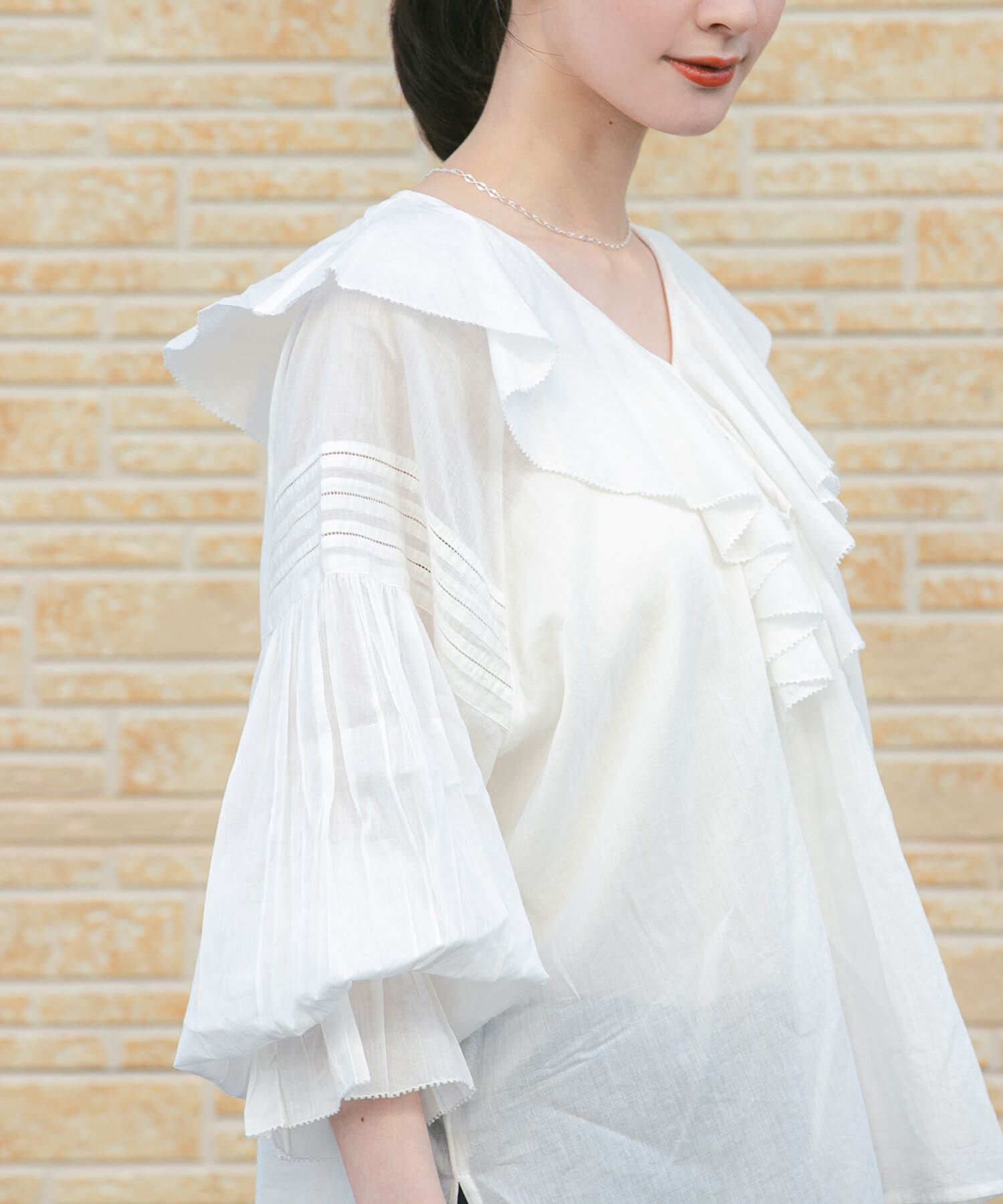 URBAN RESEARCH「『一部WEB限定カラー』コットンボイルラッフルブラウス」|シャツ・ブラウス|