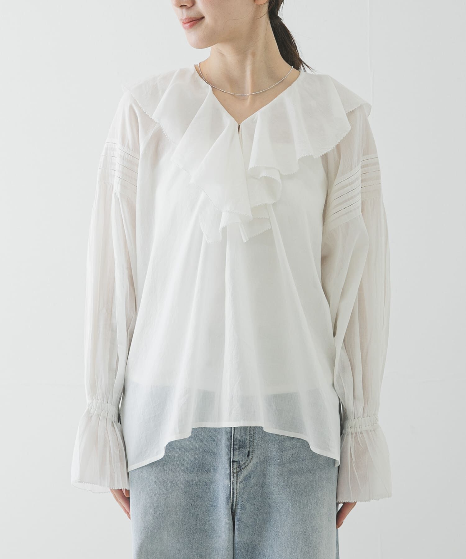 URBAN RESEARCH「『一部WEB限定カラー』コットンボイルラッフルブラウス」|シャツ・ブラウス|