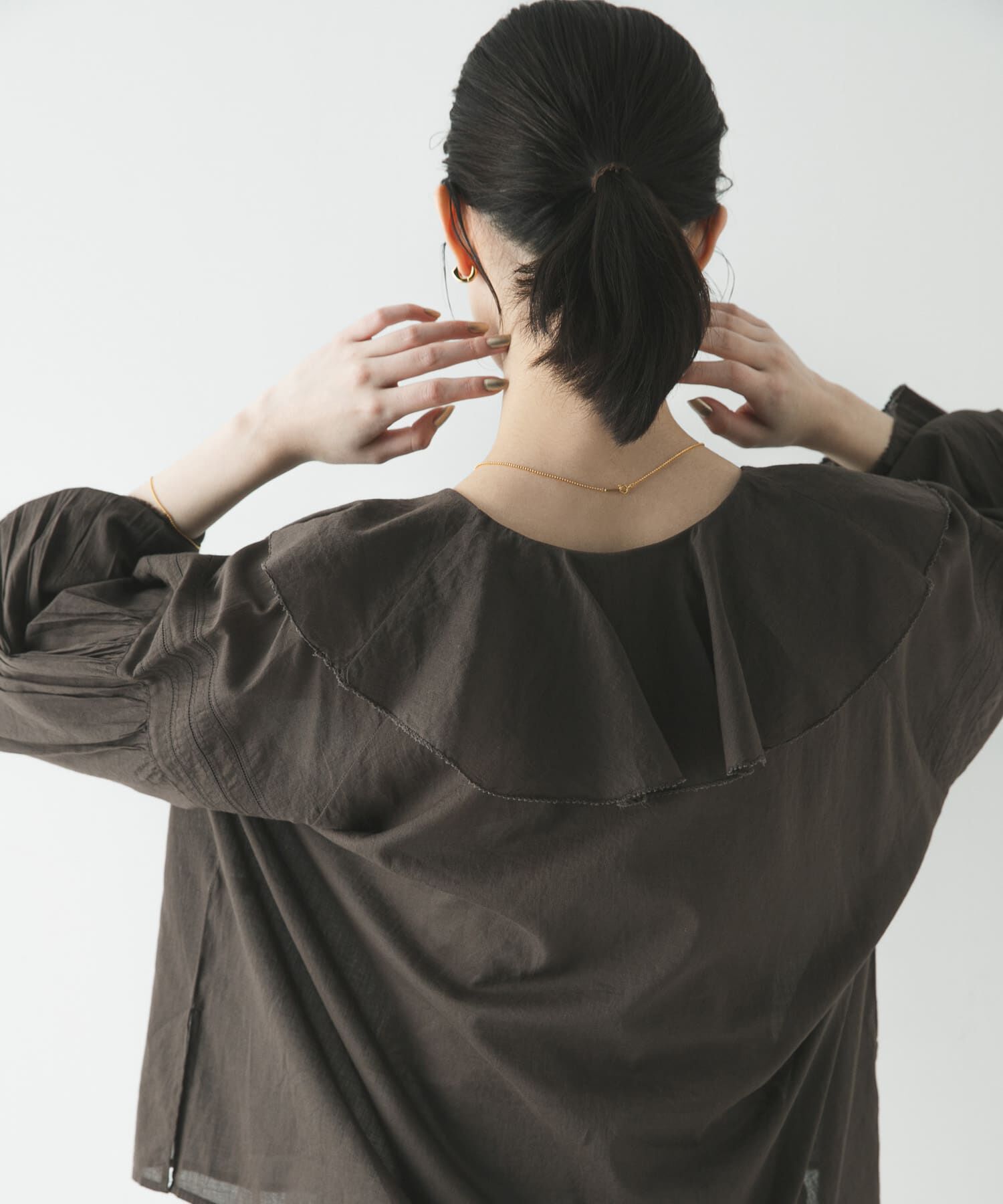 URBAN RESEARCH「『一部WEB限定カラー』コットンボイルラッフルブラウス」|シャツ・ブラウス|