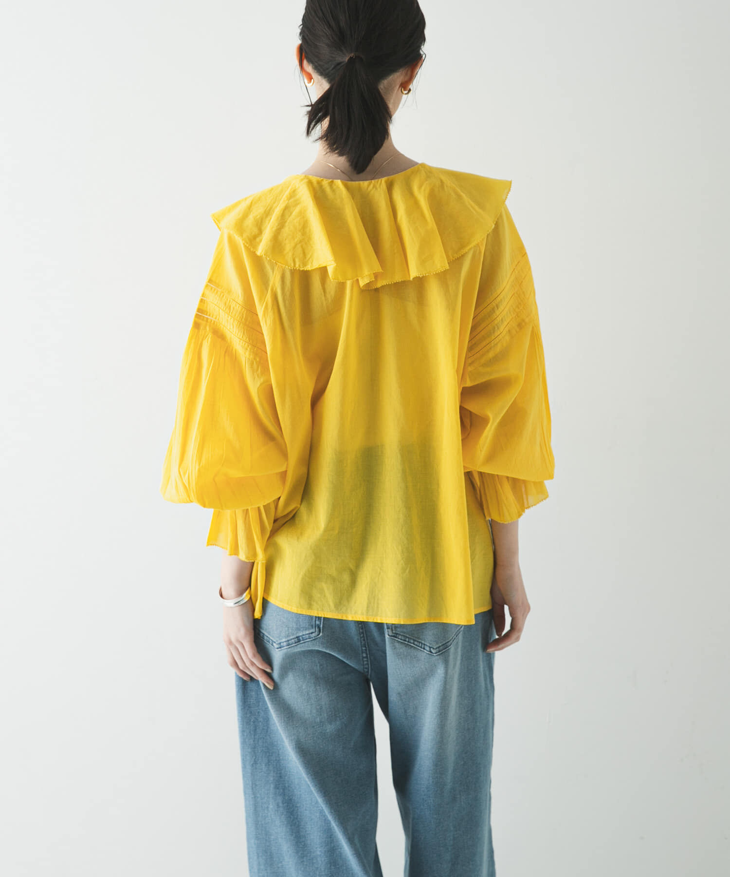 URBAN RESEARCH「『一部WEB限定カラー』コットンボイルラッフルブラウス」|シャツ・ブラウス|