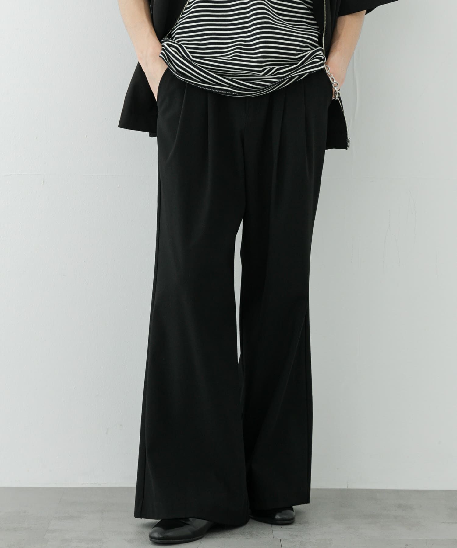 SENSE OF PLACE by URBAN RESEARCH「2タックフレアワイドスラックス」|その他|ブラック