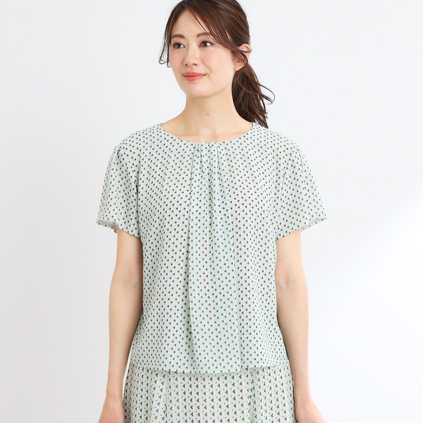 Reflect「【マシンウォッシュ可／セットアップ可】ギャザータックプリントブラウス」|シャツ・ブラウス|