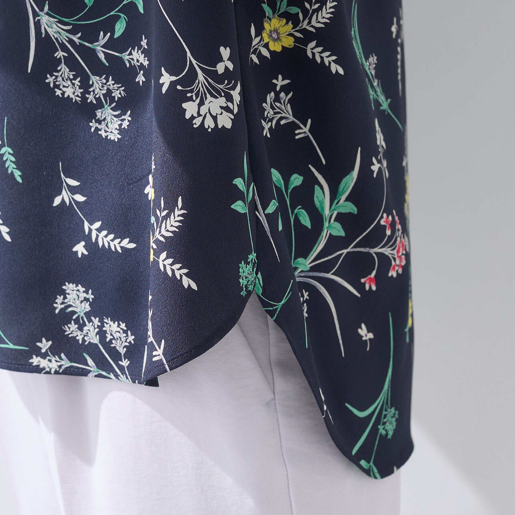 INDIVI「【SETUP可能】モダンフラワー柄キャンディスリーブブラウス」|シャツ・ブラウス|