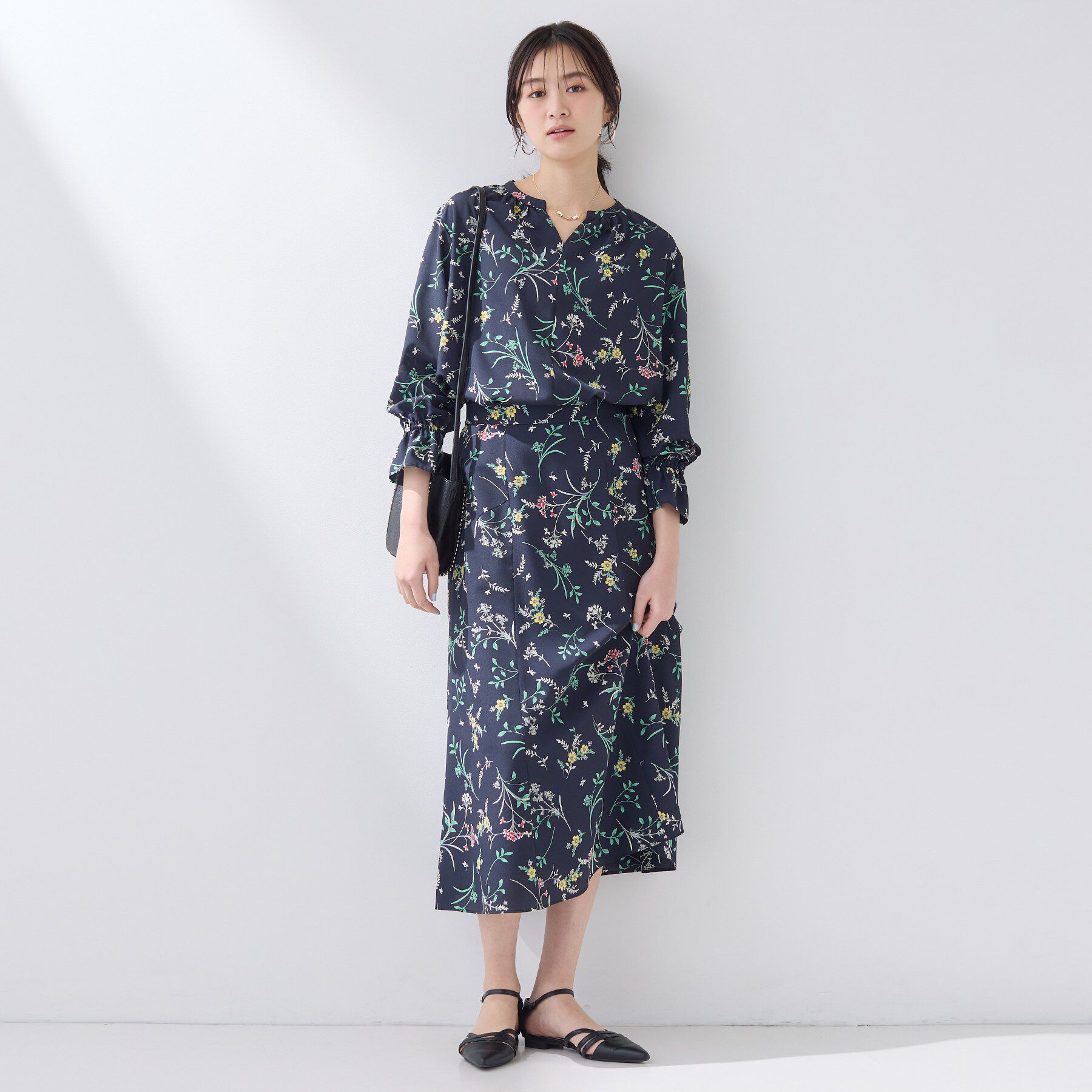 INDIVI「【SETUP可能】モダンフラワー柄キャンディスリーブブラウス」|シャツ・ブラウス|