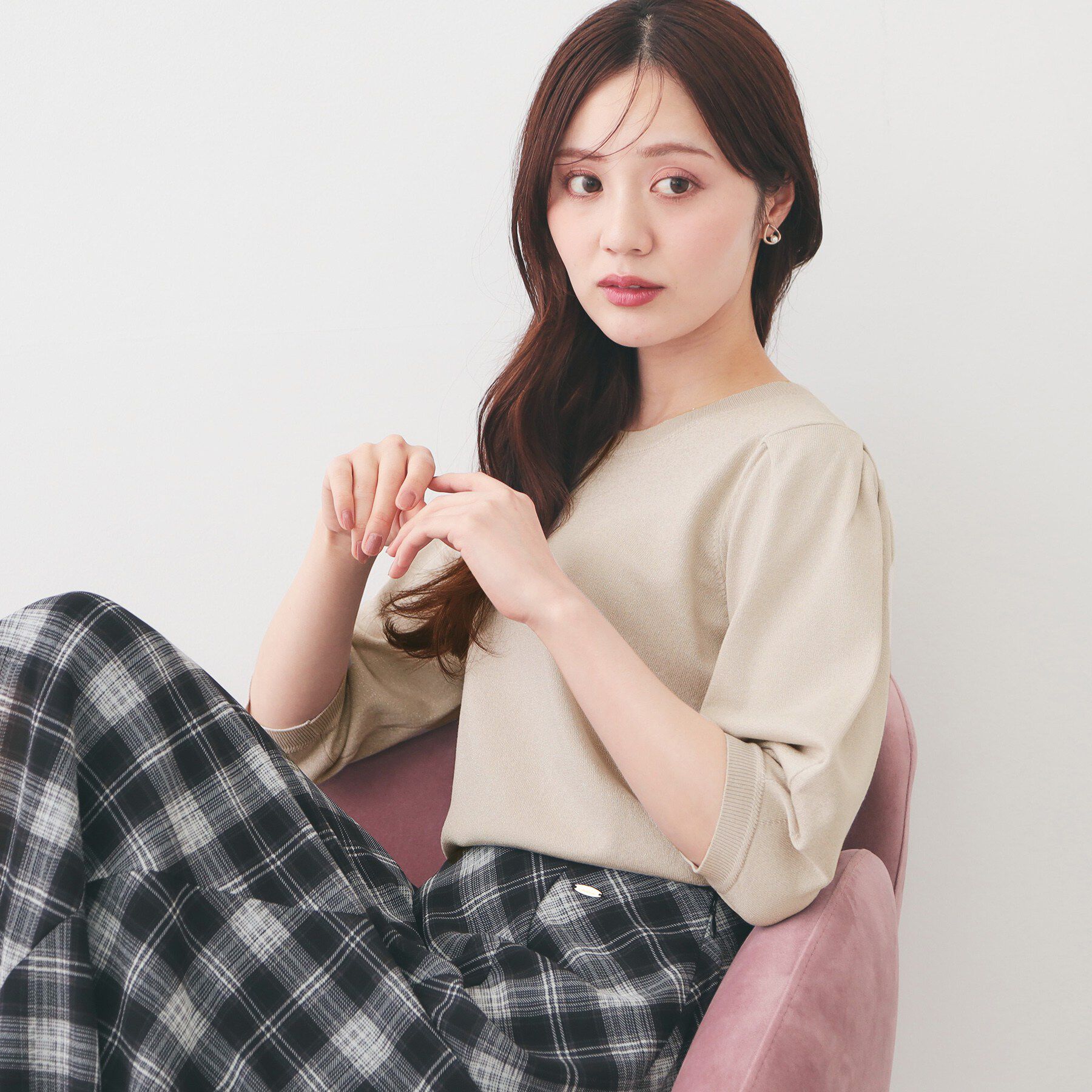 index「クルーネック6分袖タックスリーブニット【洗濯機OK・UVケア】」|ニット・セーター|グレージュ(650)