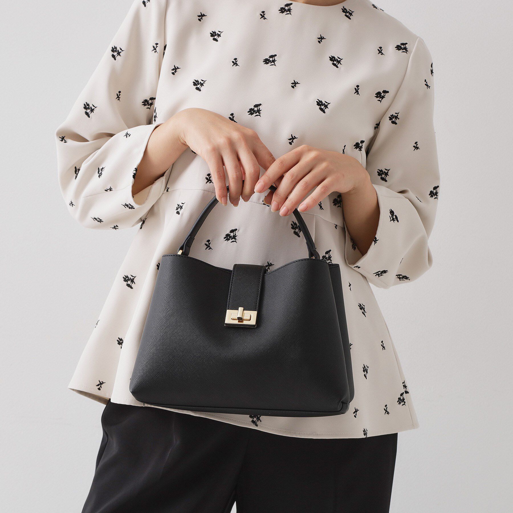 OPAQUE.CLIP「【2WAY】サフィアーノ調ミドルワンハンドルバッグ」|ハンドバッグ|