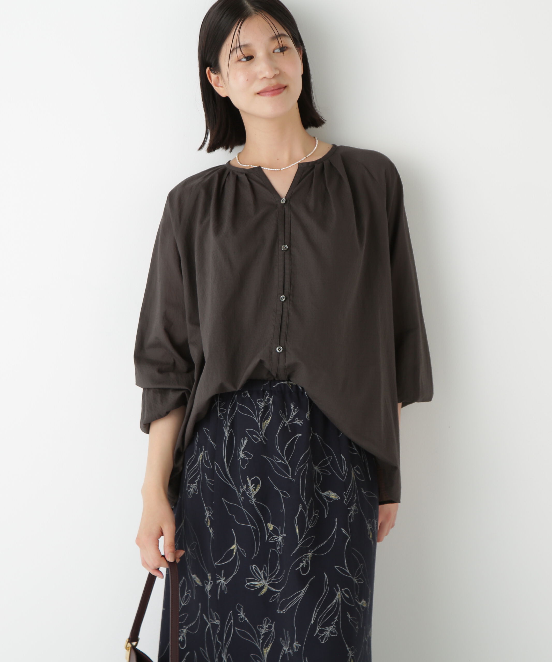  「◆ダイヤドットギャザーブラウス」|シャツ・ブラウス|チャコール1